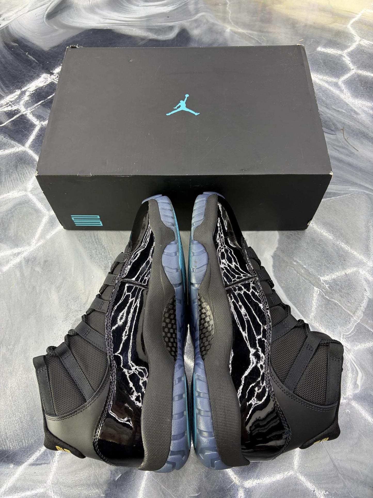 Jordan 11 "Gamma" Used Size 9