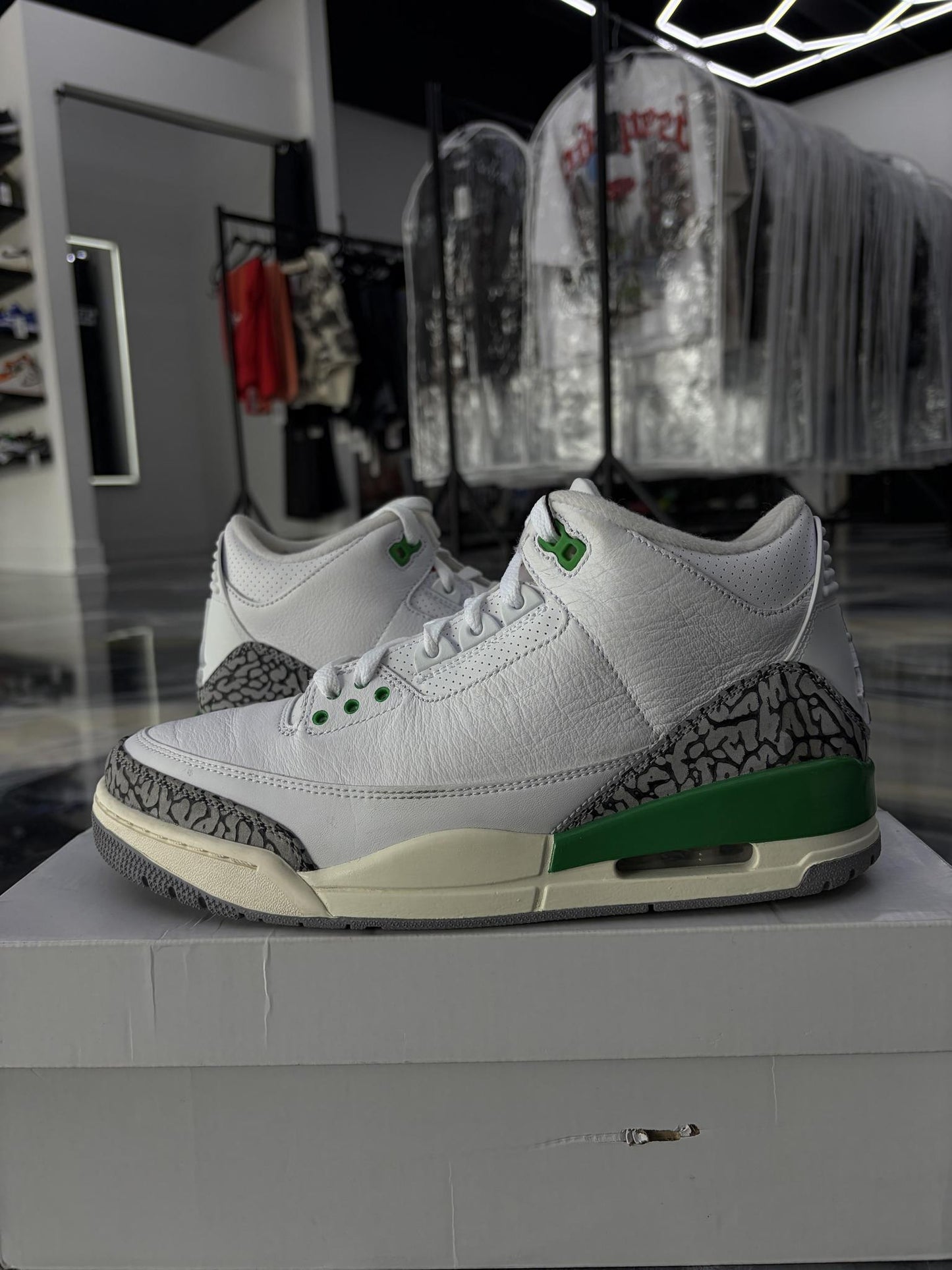Jordan 3 "Lucky Green" Used Size 10.5W/9M