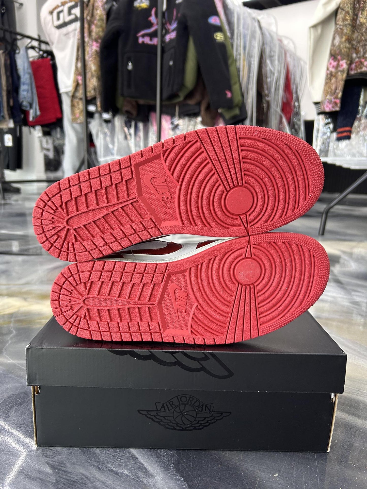 Jordan 1 Low "Dune Red" Used Size 9