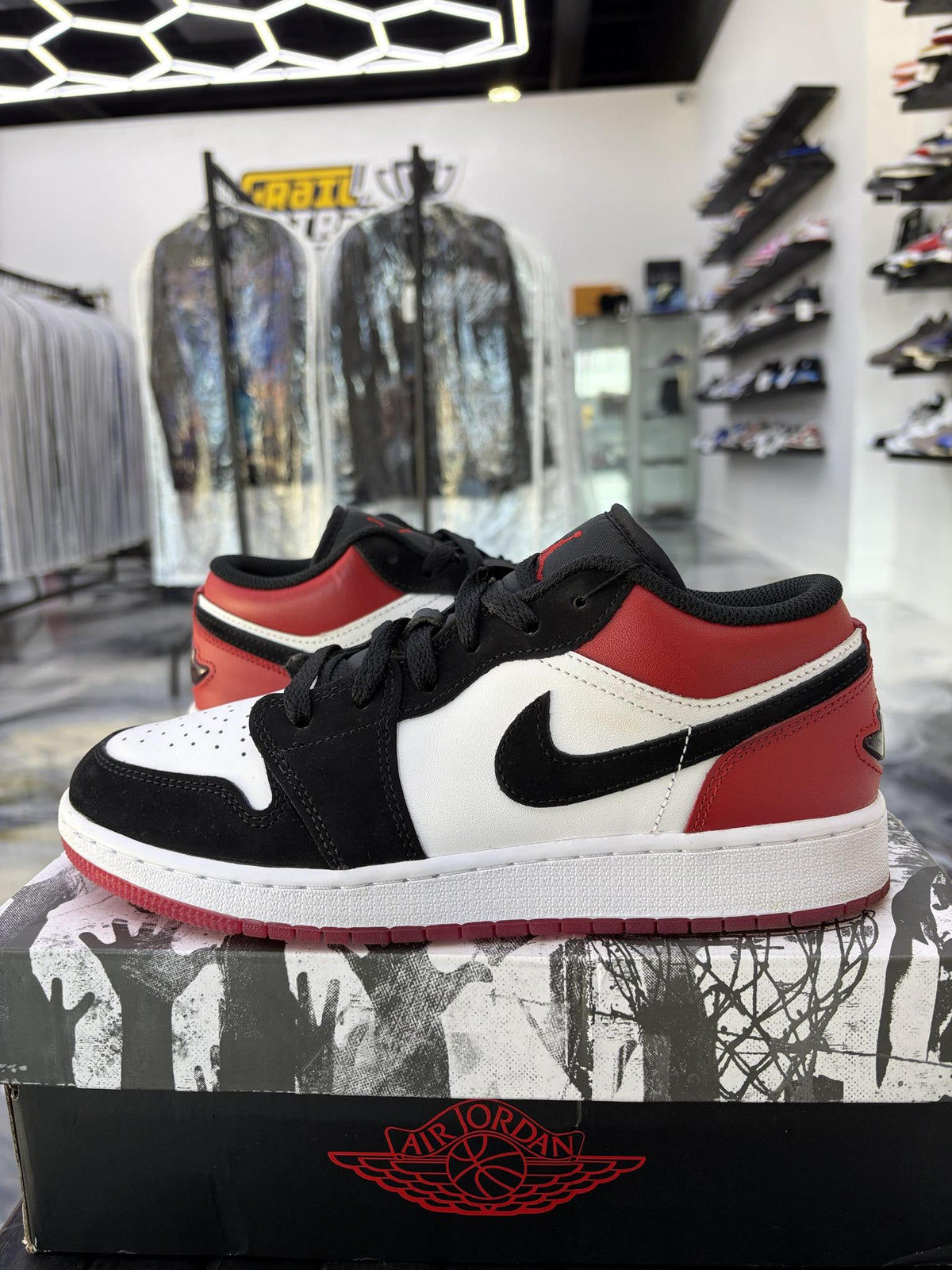 Jordan 1 Low "Black Toe" Used Size 6.5Y/8W