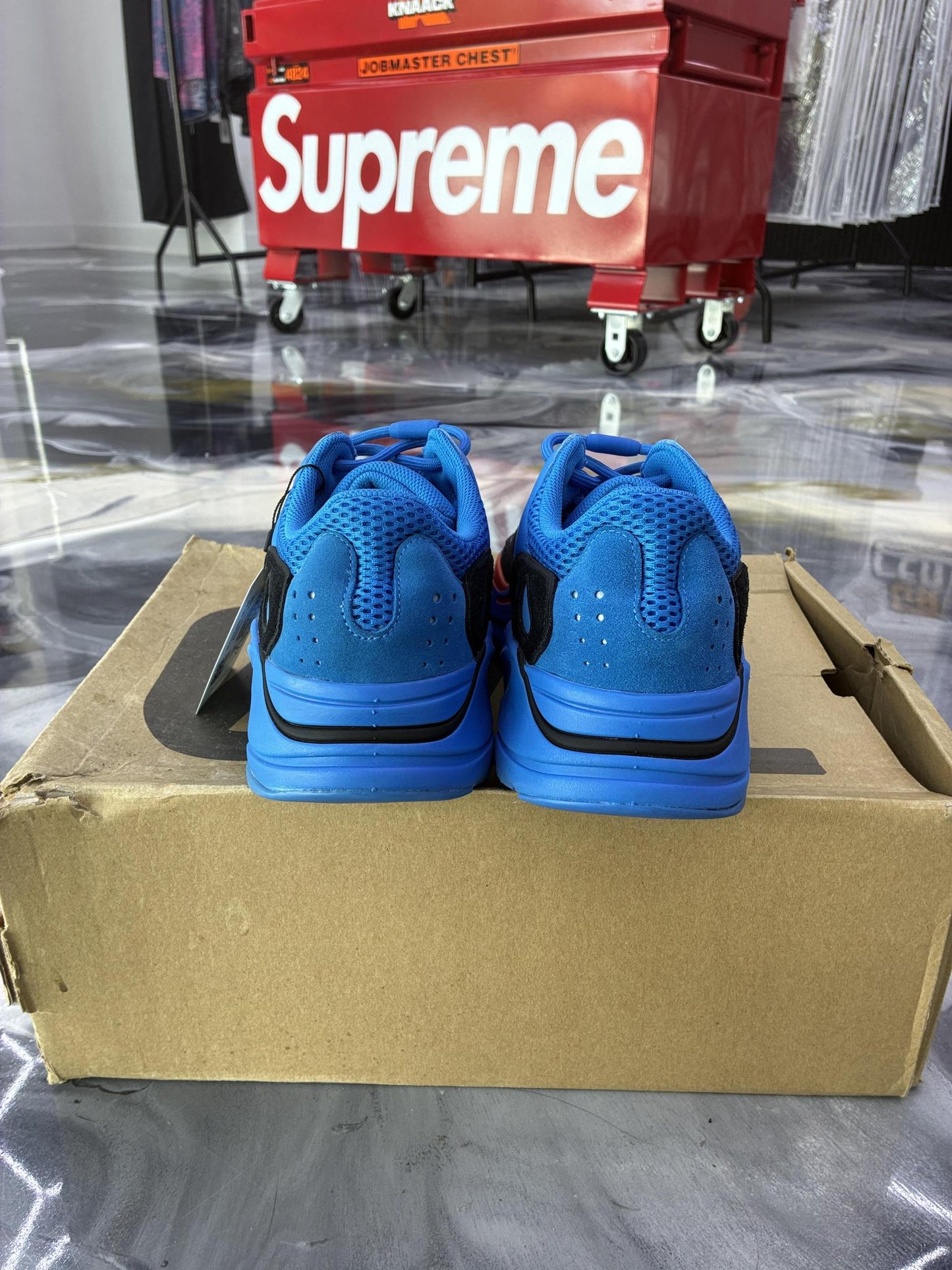 Yeezy 700 "Hi Res Blue" Used Size 13
