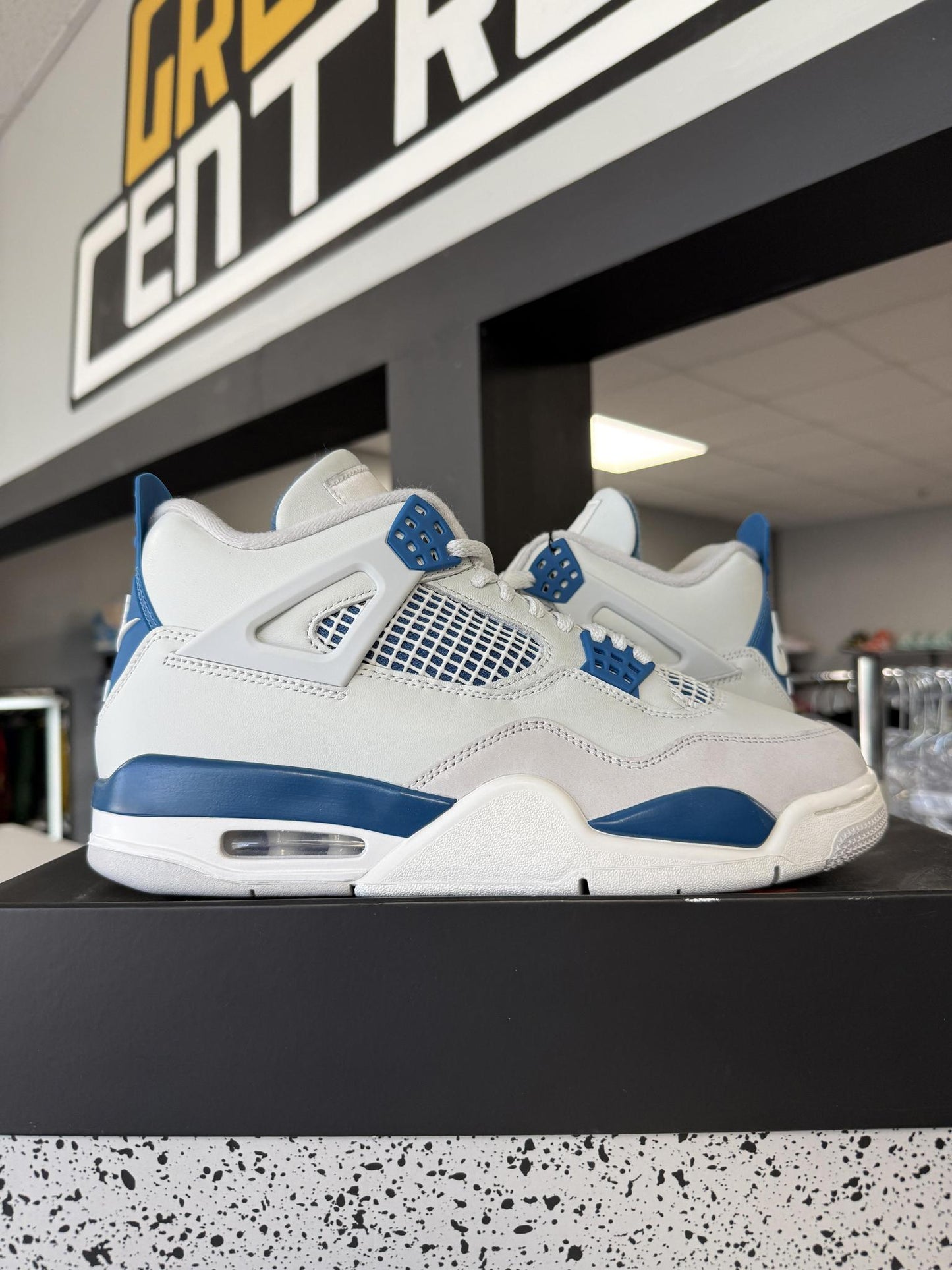 Jordan 4 "Military Blue" Used Size 9