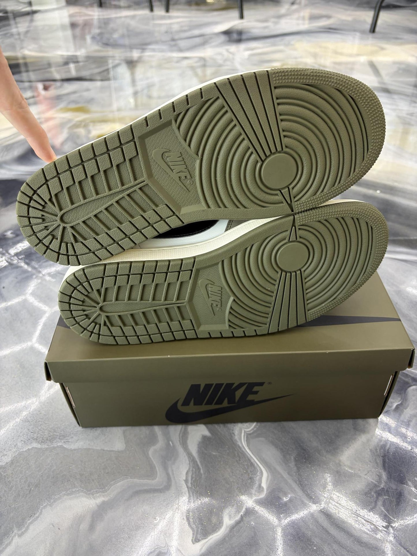 Jordan 1 Low "Olive" Used Size 9.5