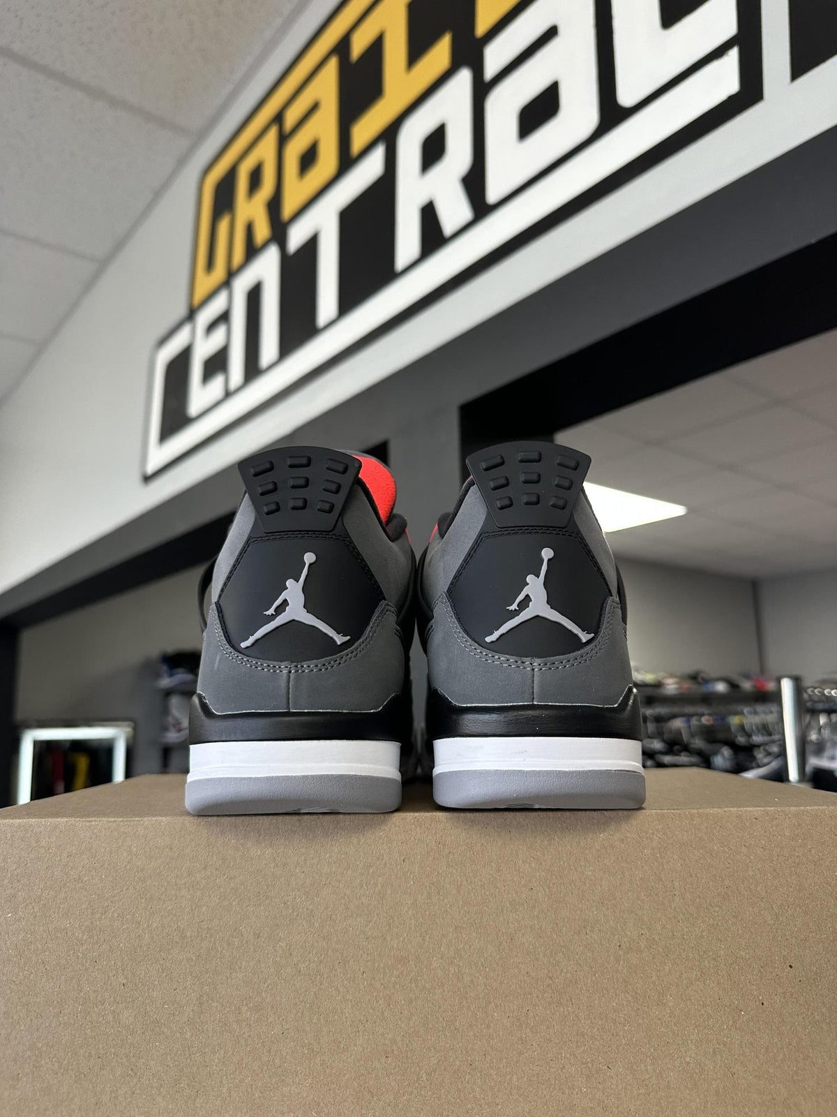 Jordan 4 "Infrared" Used Size 9
