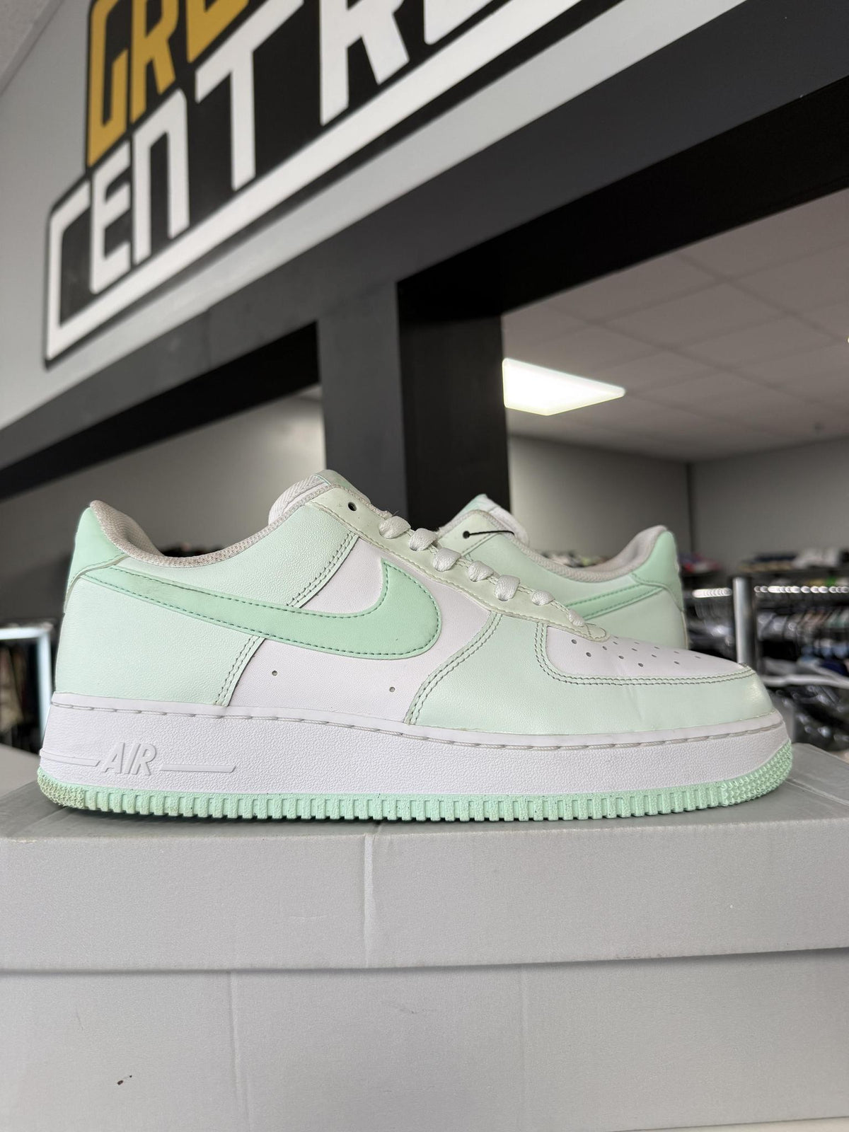 Nike Air Force 1 "Glow Green" Used Size 10.5