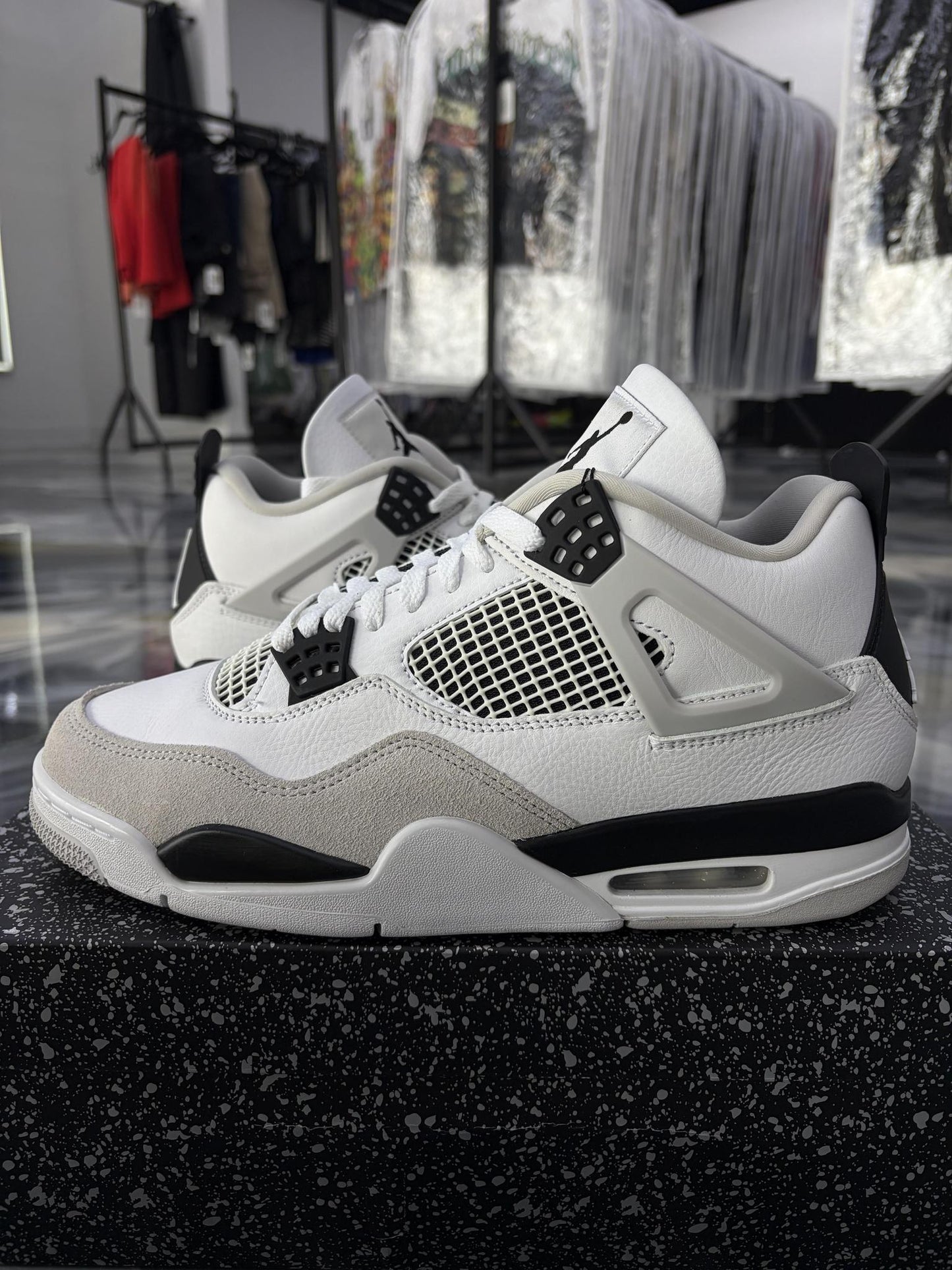Jordan 4 "Military Black" Used Size 10.5