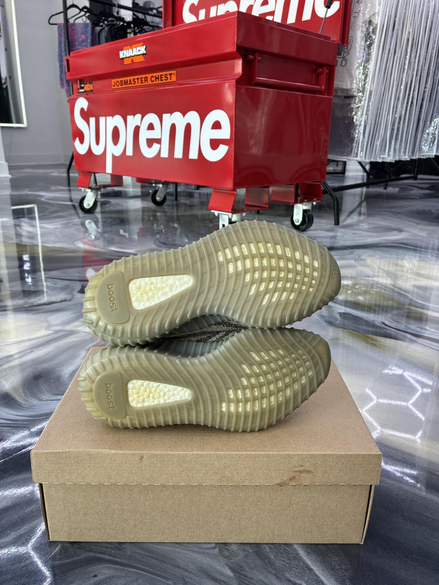 Yeezy 350 V2 Beluga Used Size 5.5Y/7W