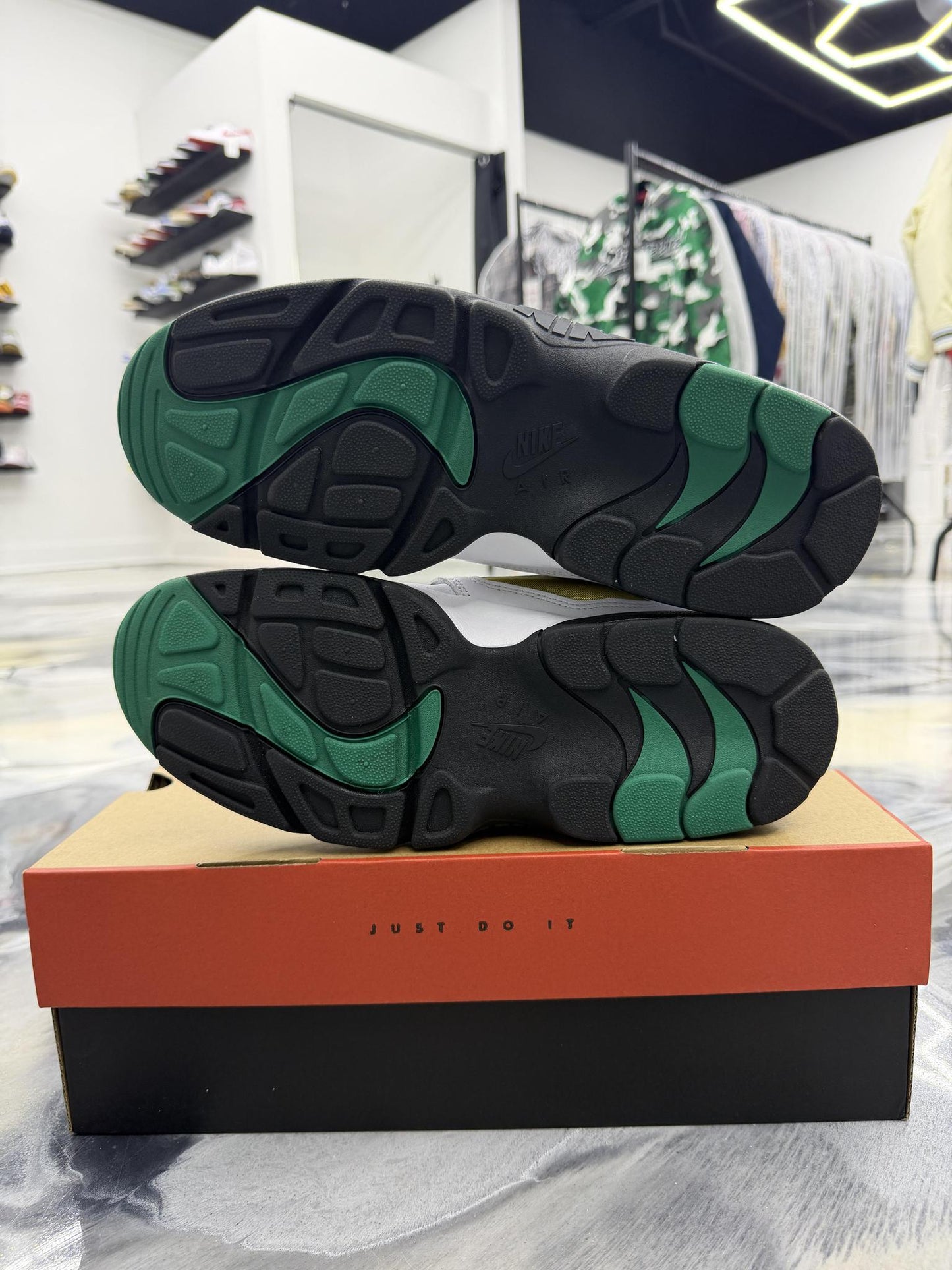 Nike Air Diamond Turf "Emerald" Used Size 11.5