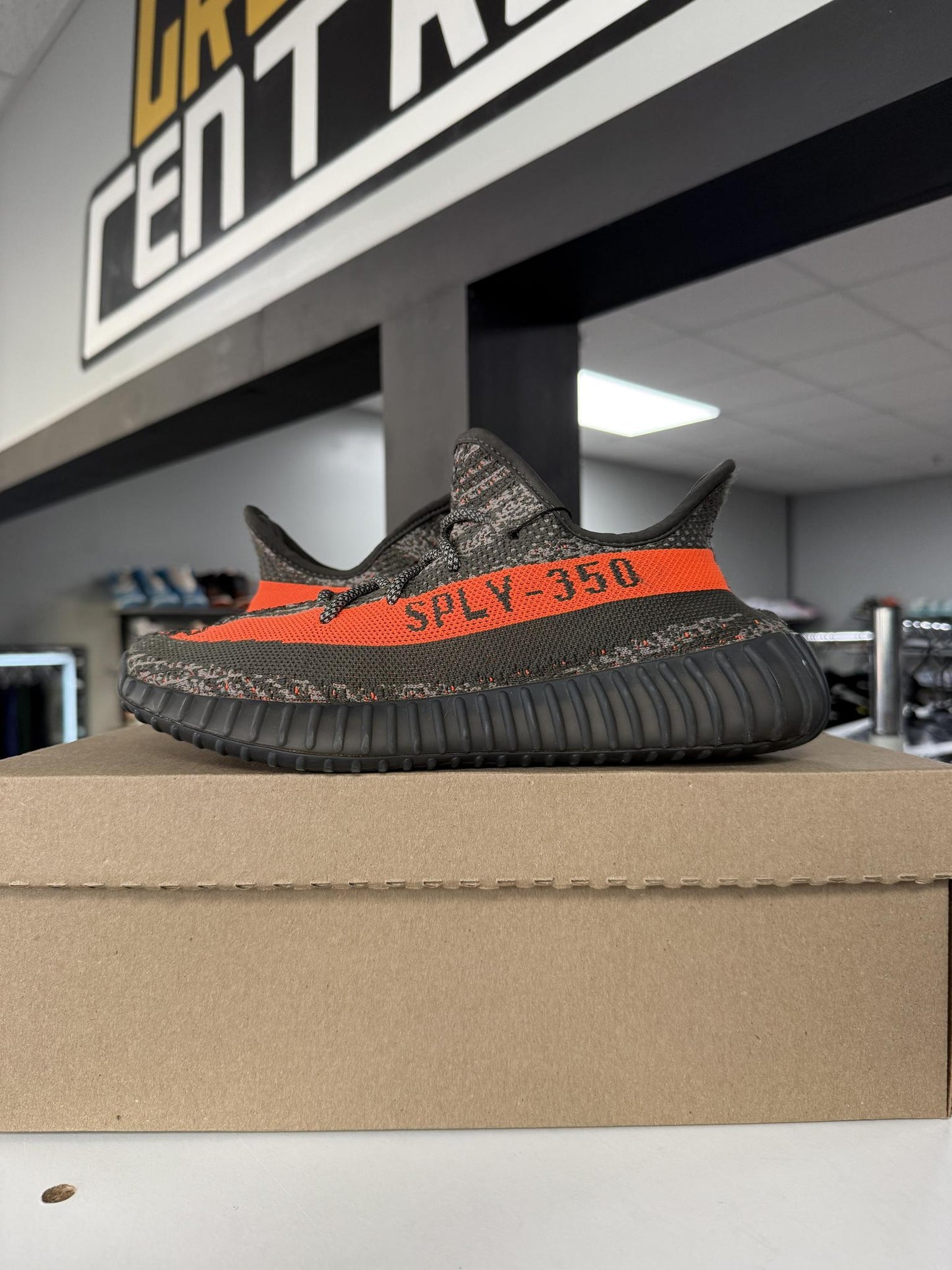 Yeezy 350 V2 "Carbon Beluga" Used Size 7Y/8.5W
