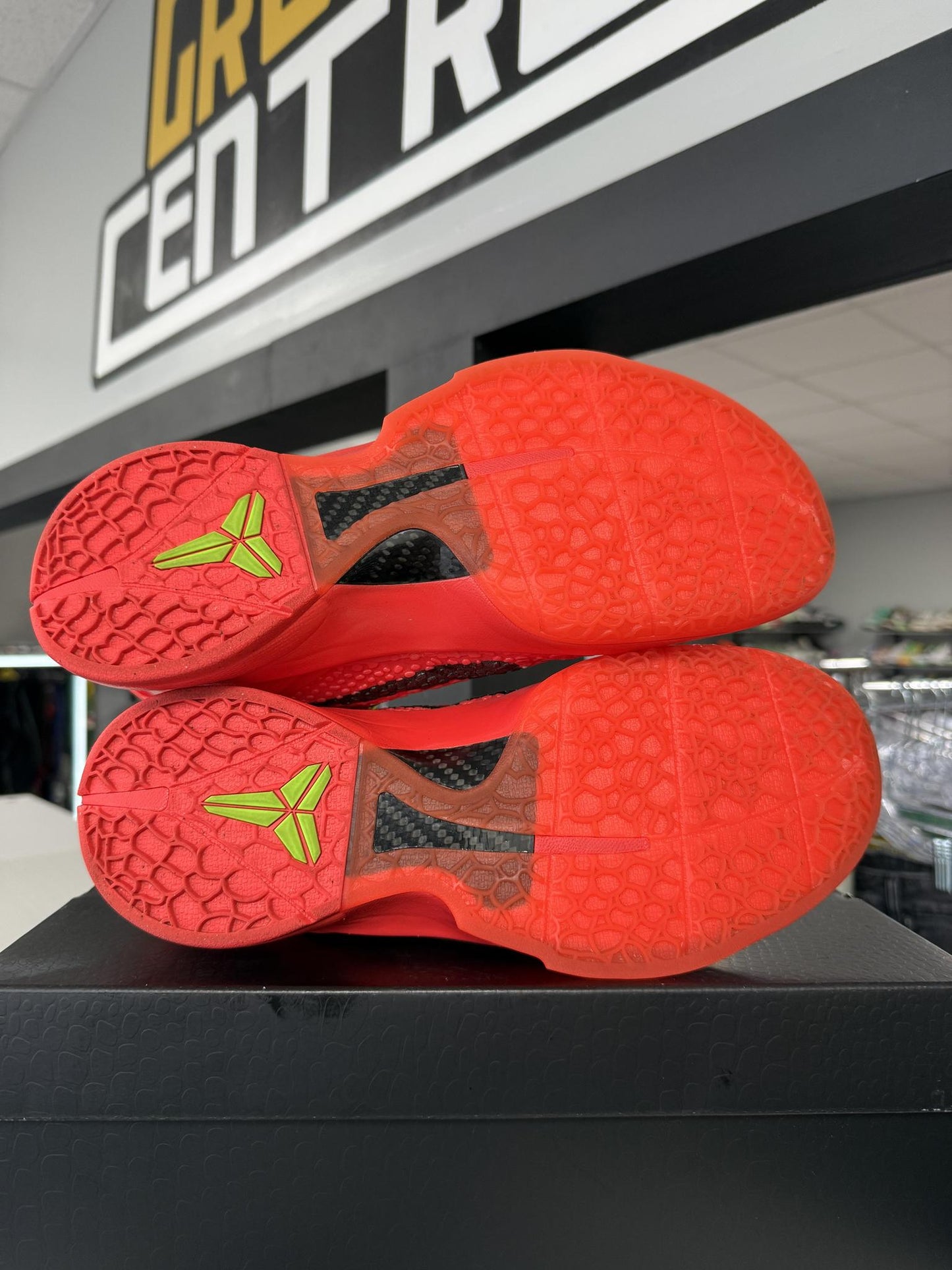 Kobe 6 "Reverse Grinch" Used Size 10