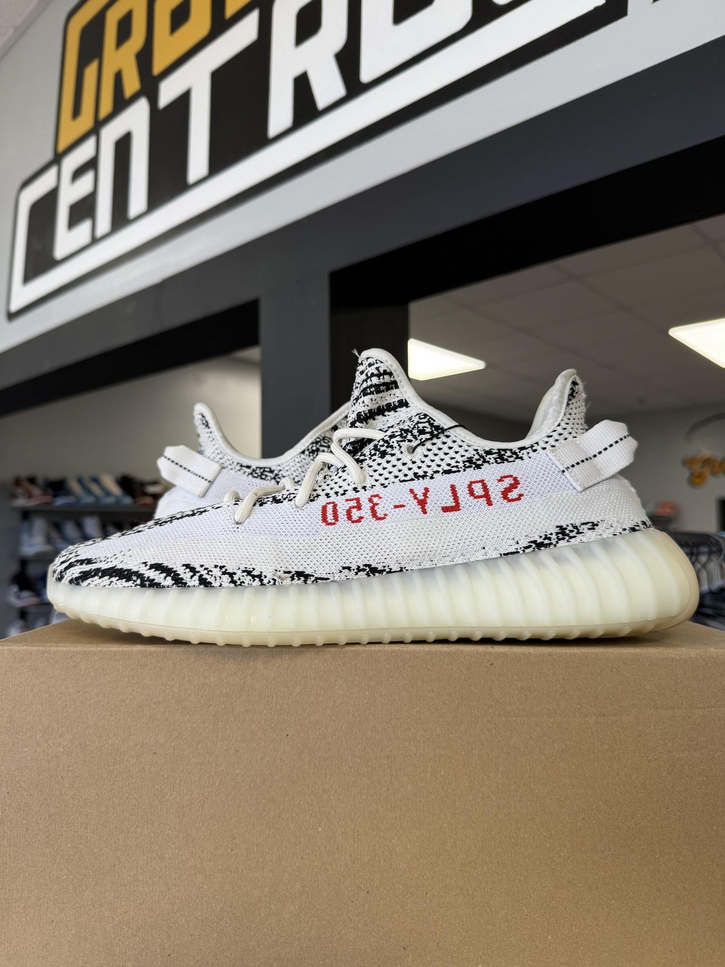 Yeezy 350 V2 "Zebra" Used Size 10.5