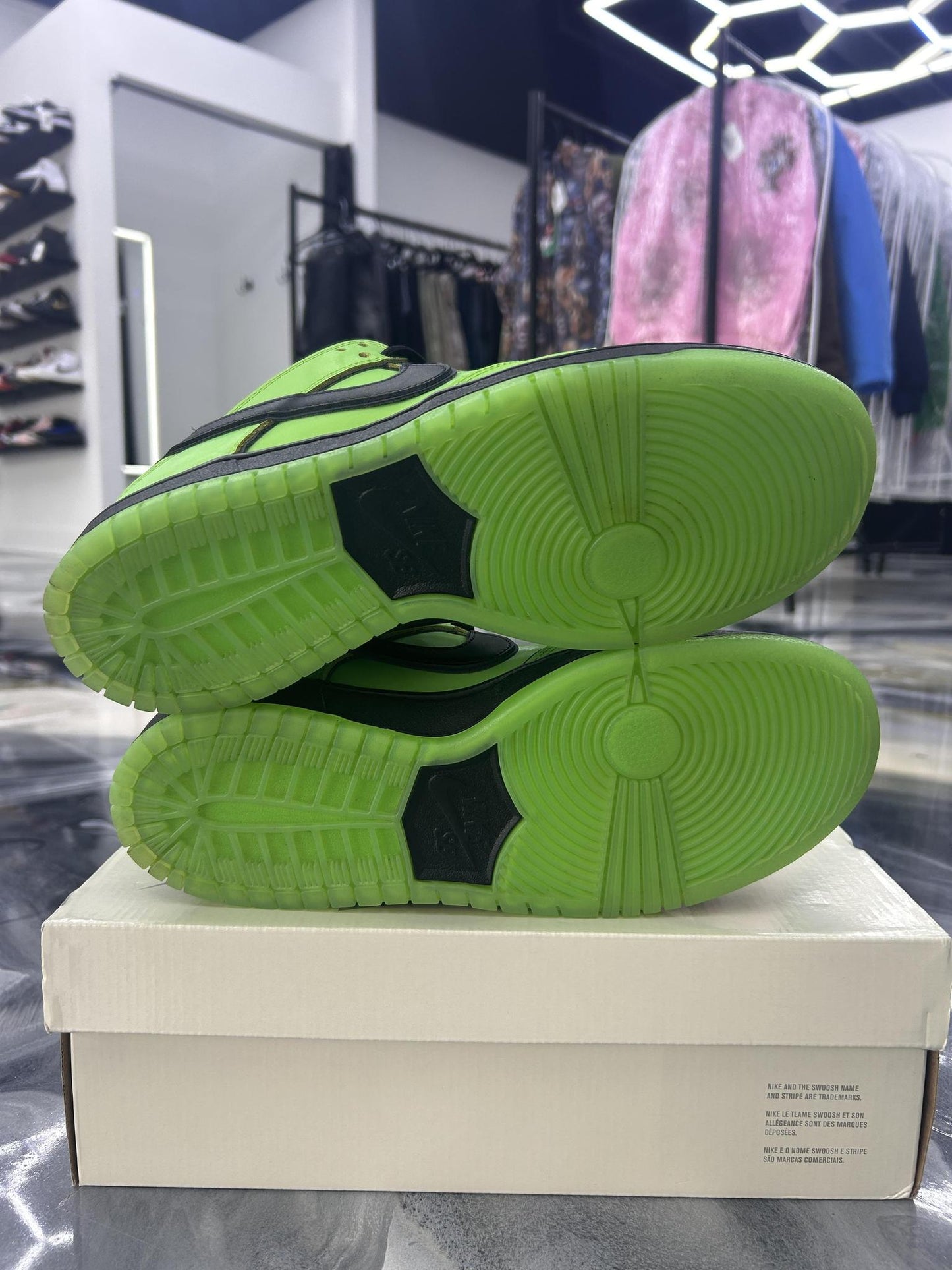 Dunk Low SB "Buttercup Power Puff Girls" Used Size 9