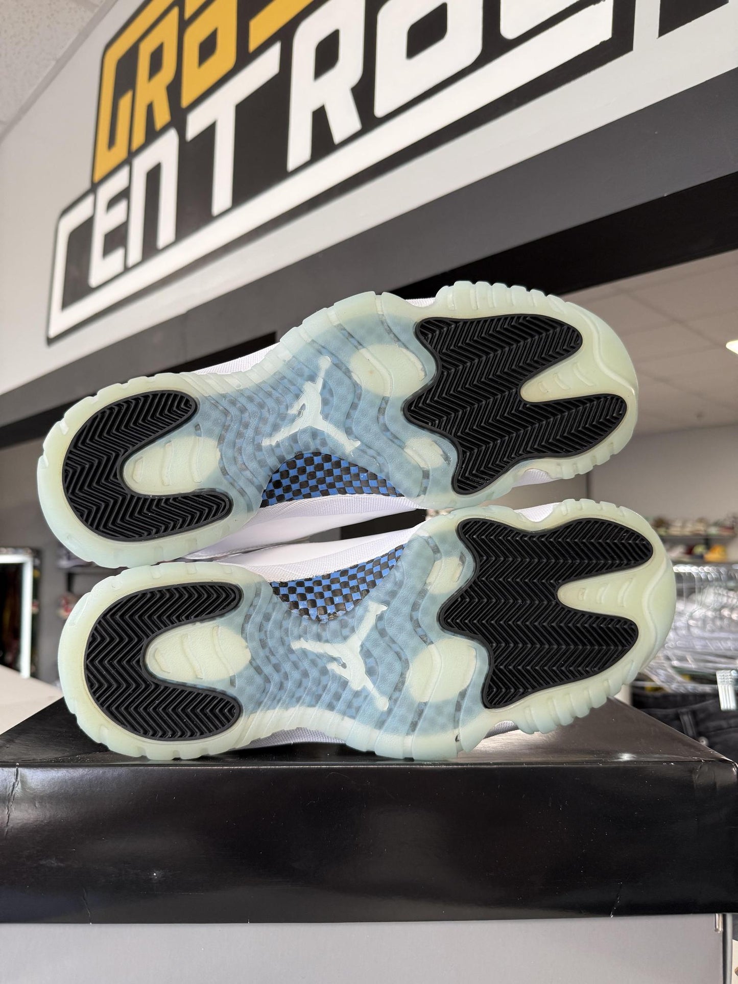 Jordan 11 Low "Legend Blue" Used Size 11