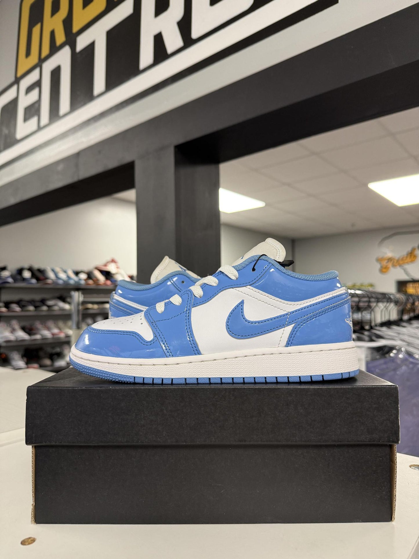 Jordan 1 Low "University Blue" Used Size 4.5Y/6W