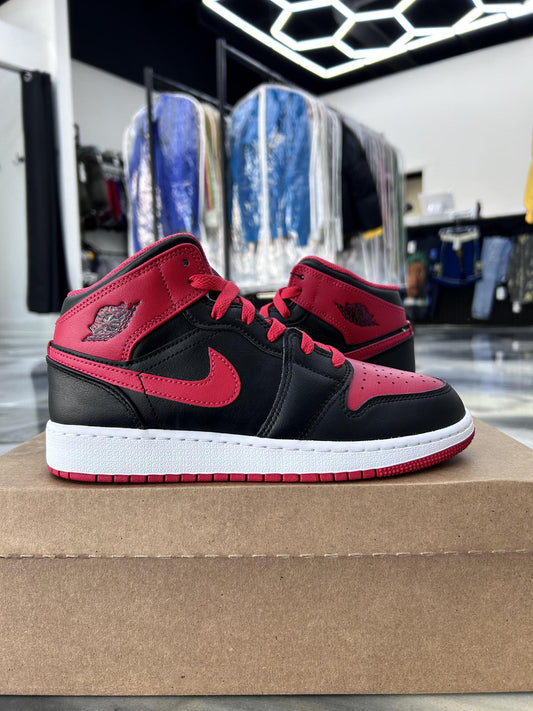 Jordan 1 Mid Alternate Bred Used Size 6Y/7.5W