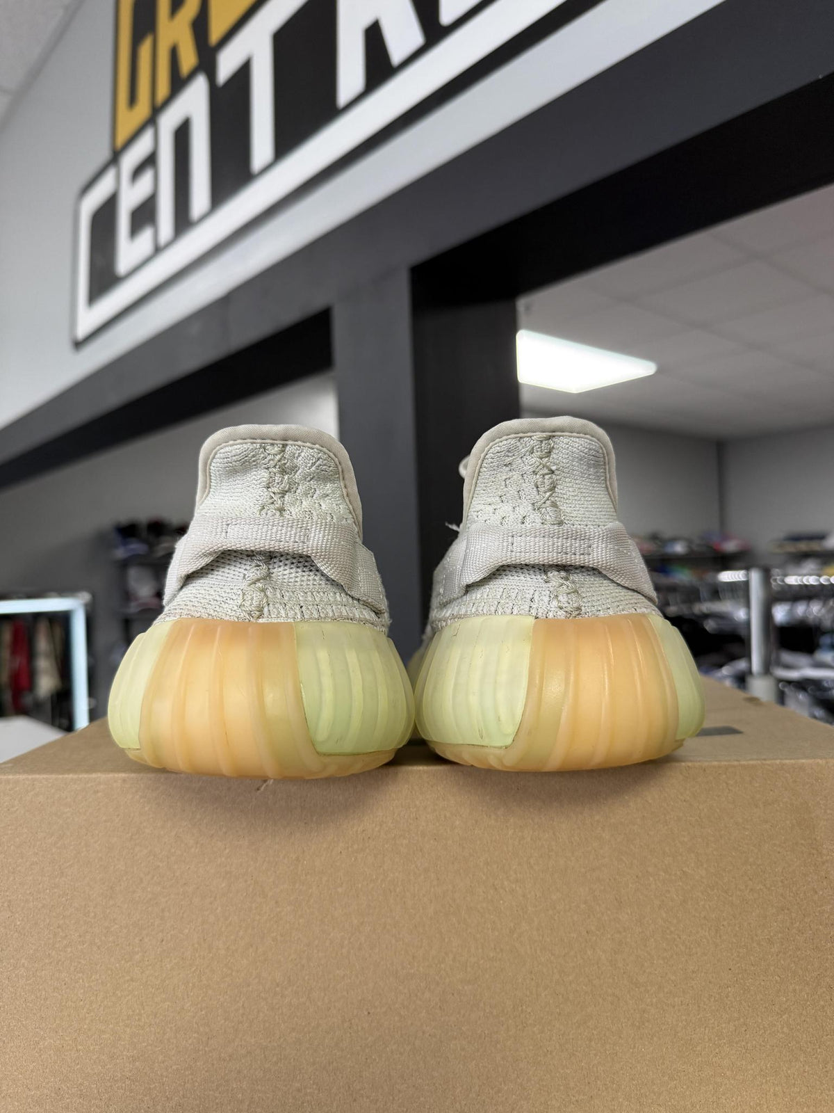 Yeezy 350 V2 "Hyperspace" Used Size 8.5