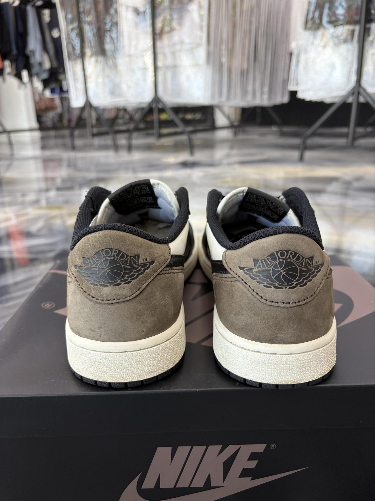 Jordan 1 Low "Mocha" Used Size 9