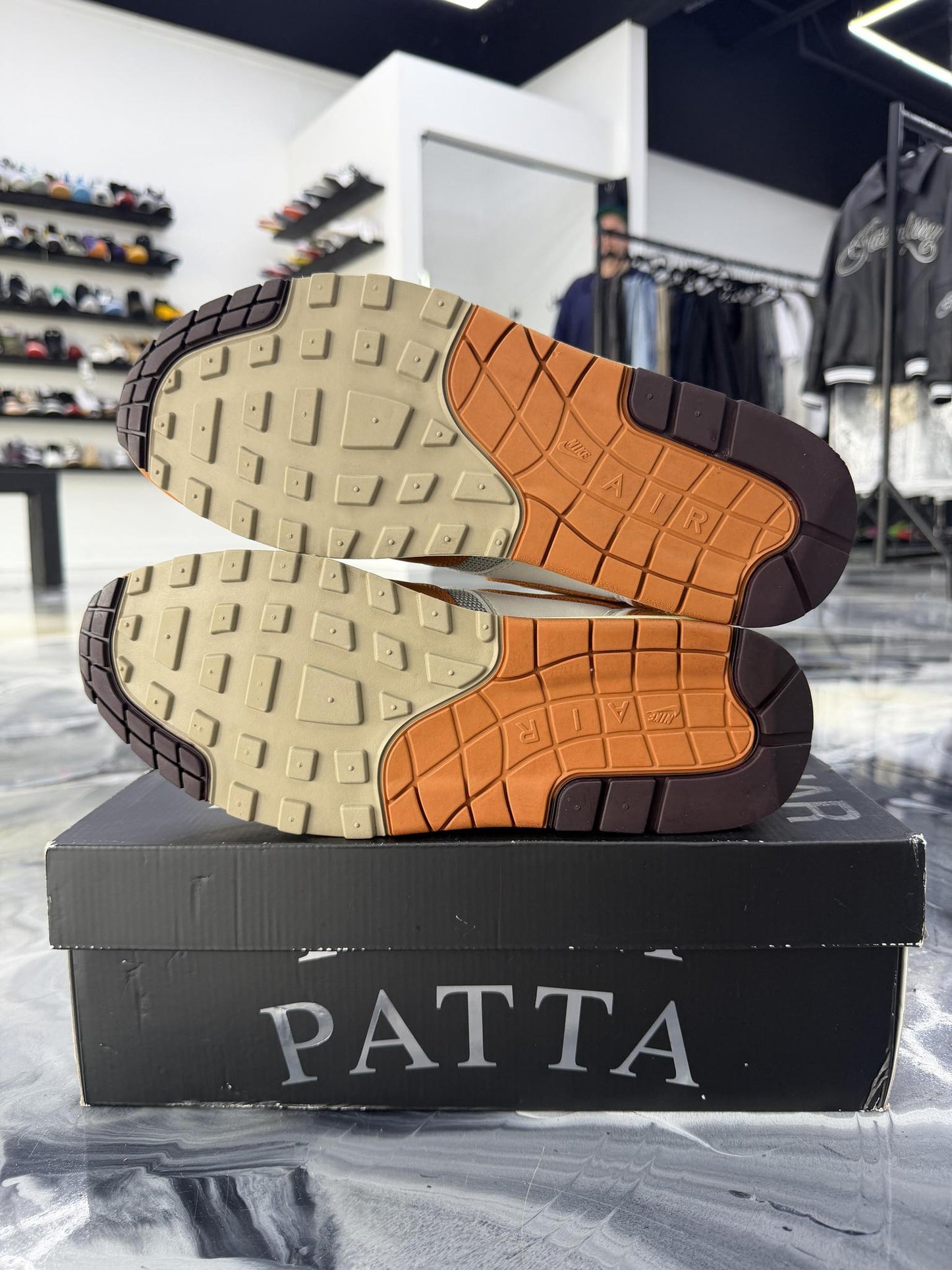 Nike X Patta Air Max 1 "Monarch Orange" Used Size 11