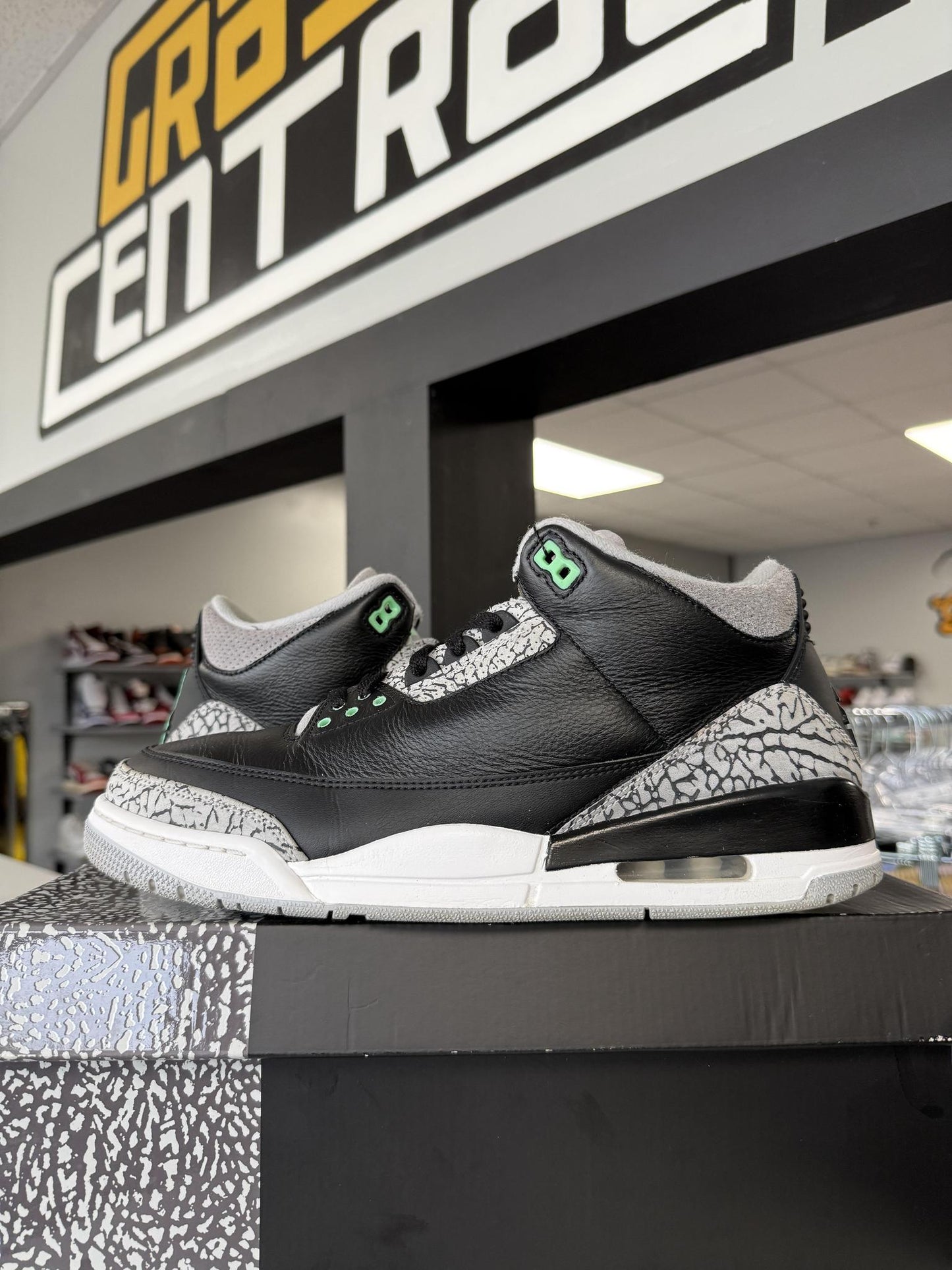 Jordan 3 "Green Glow" Used Size 11.5