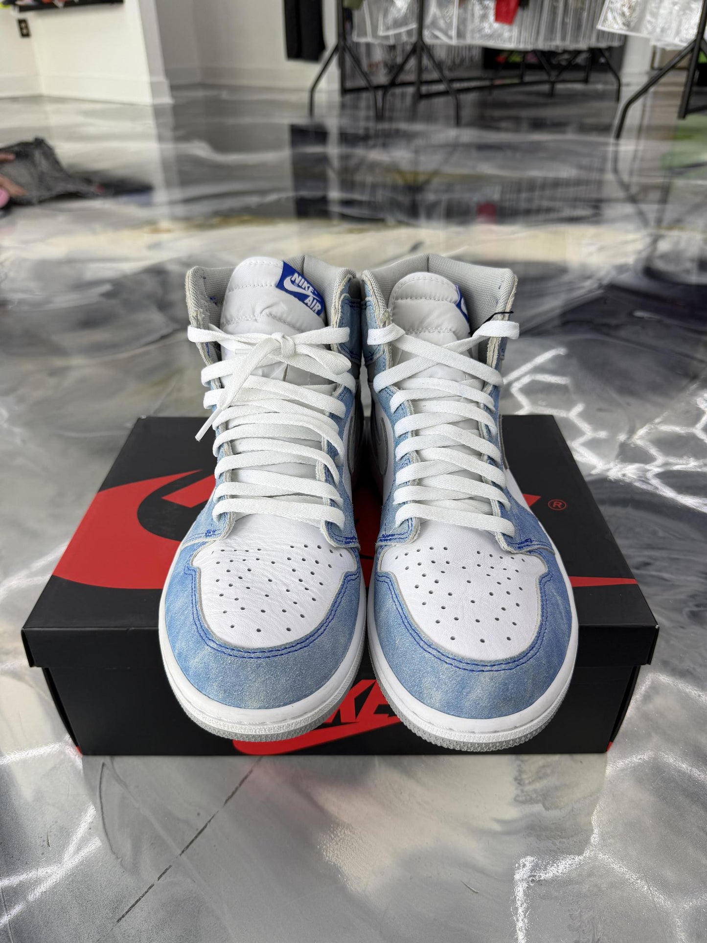 Jordan 1 "Hyper Royal" Used Size 11.5
