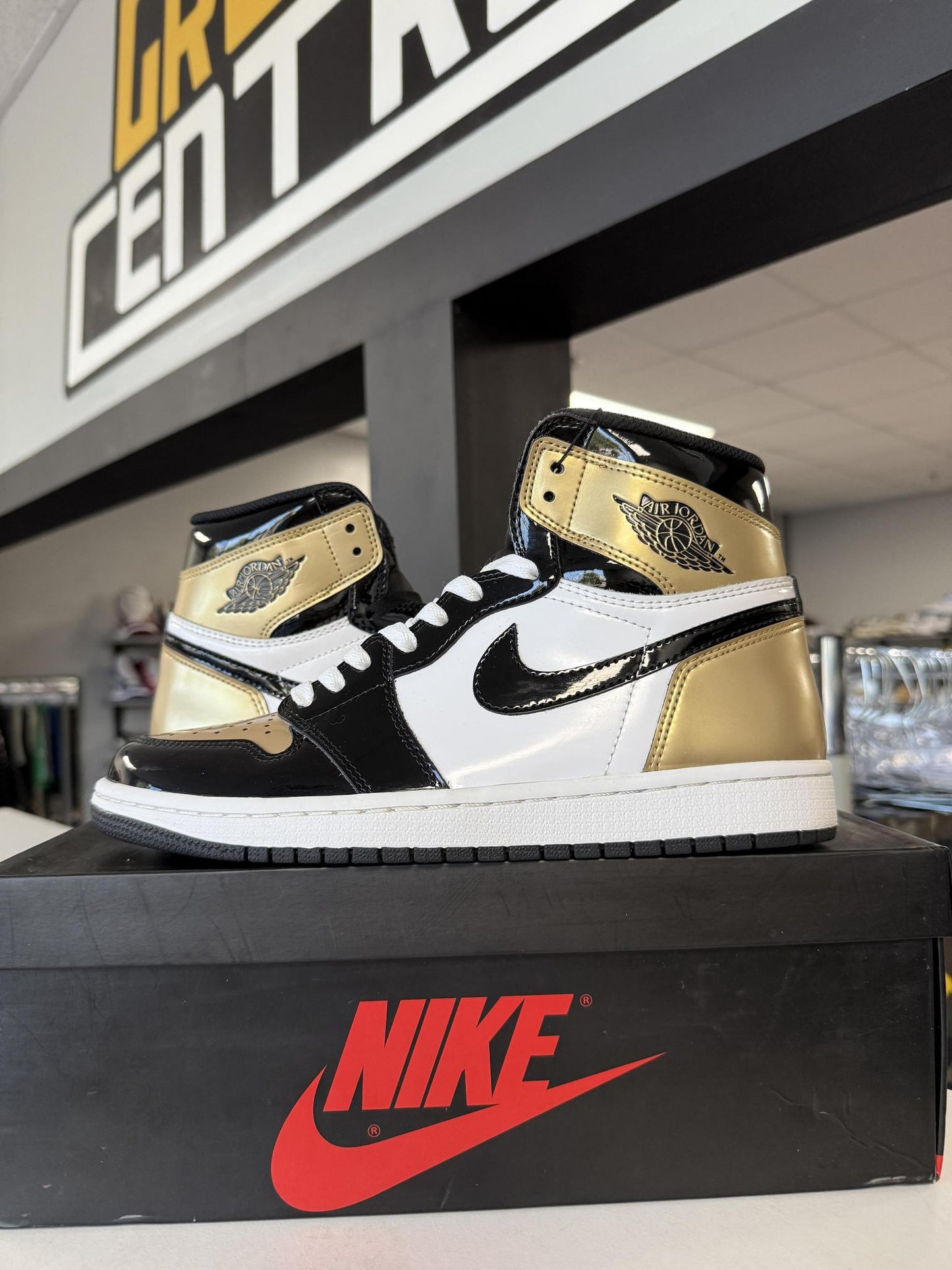 Jordan 1 "Patent Gold Toe" Used Size 8