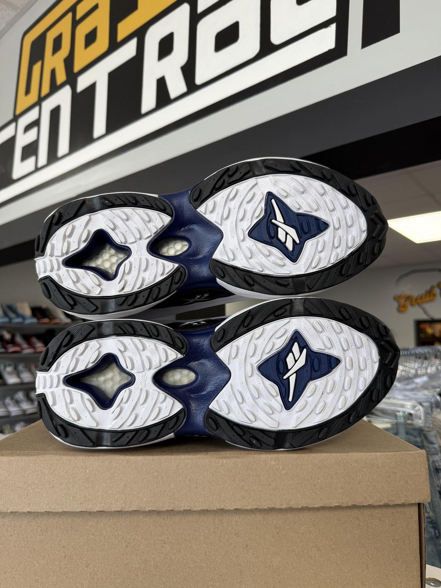 Reebok ES22 "White Blue" Used Size 11