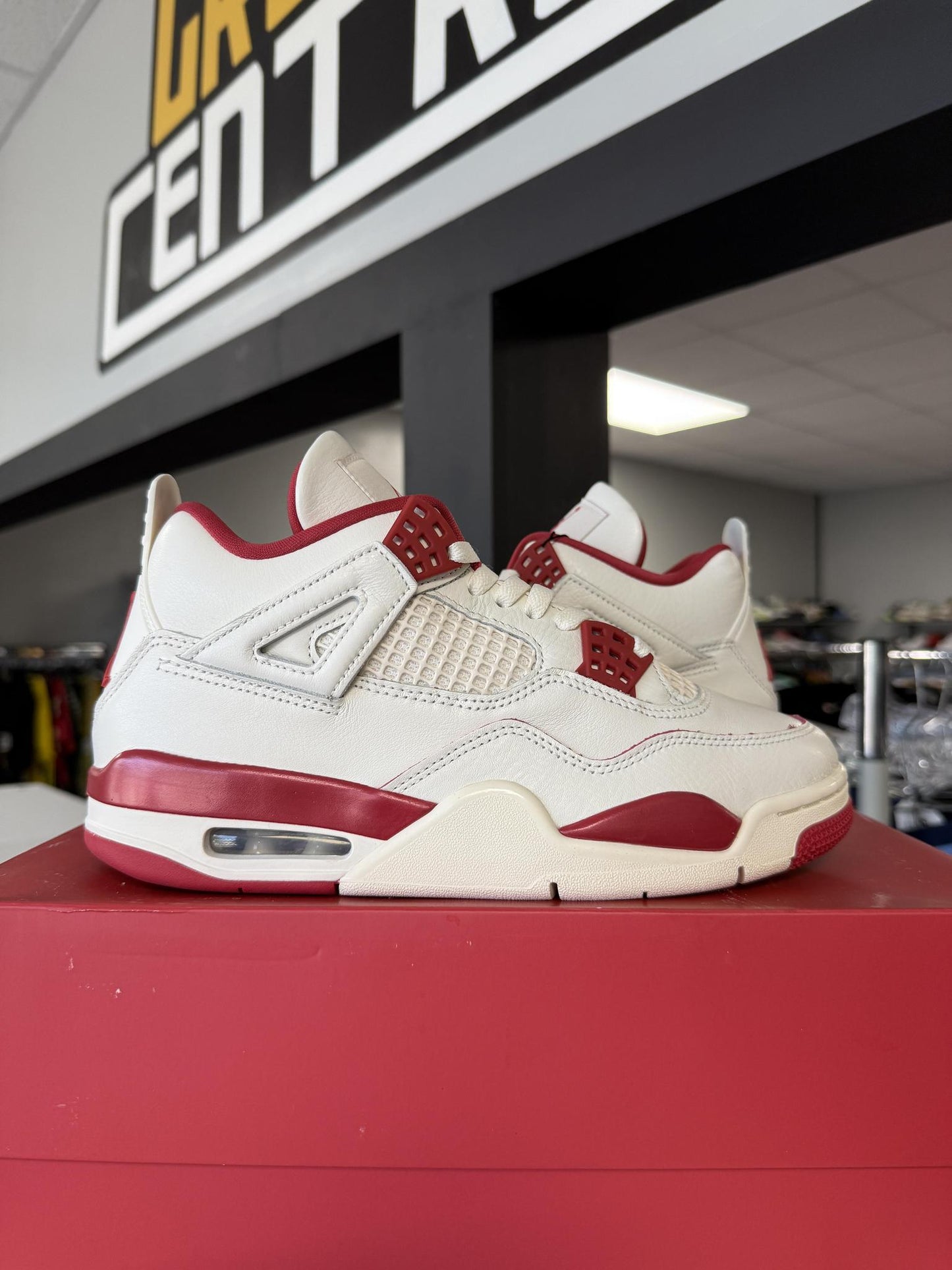 Jordan 4 "Valentines Day" Used Size 8