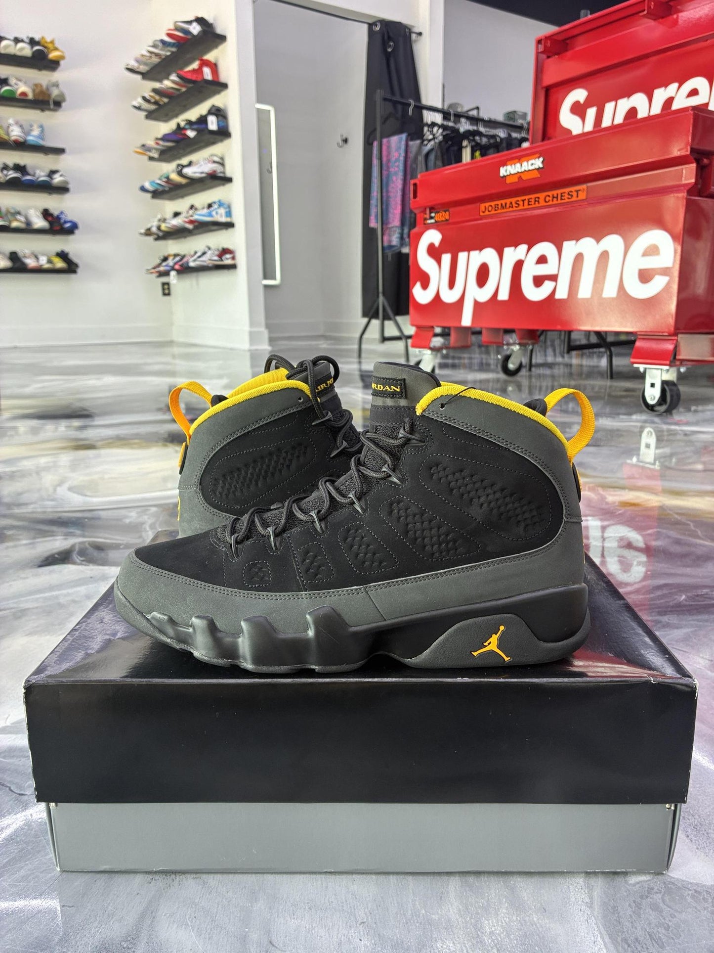 Jordan 9 "University Gold" Used Size 10.5