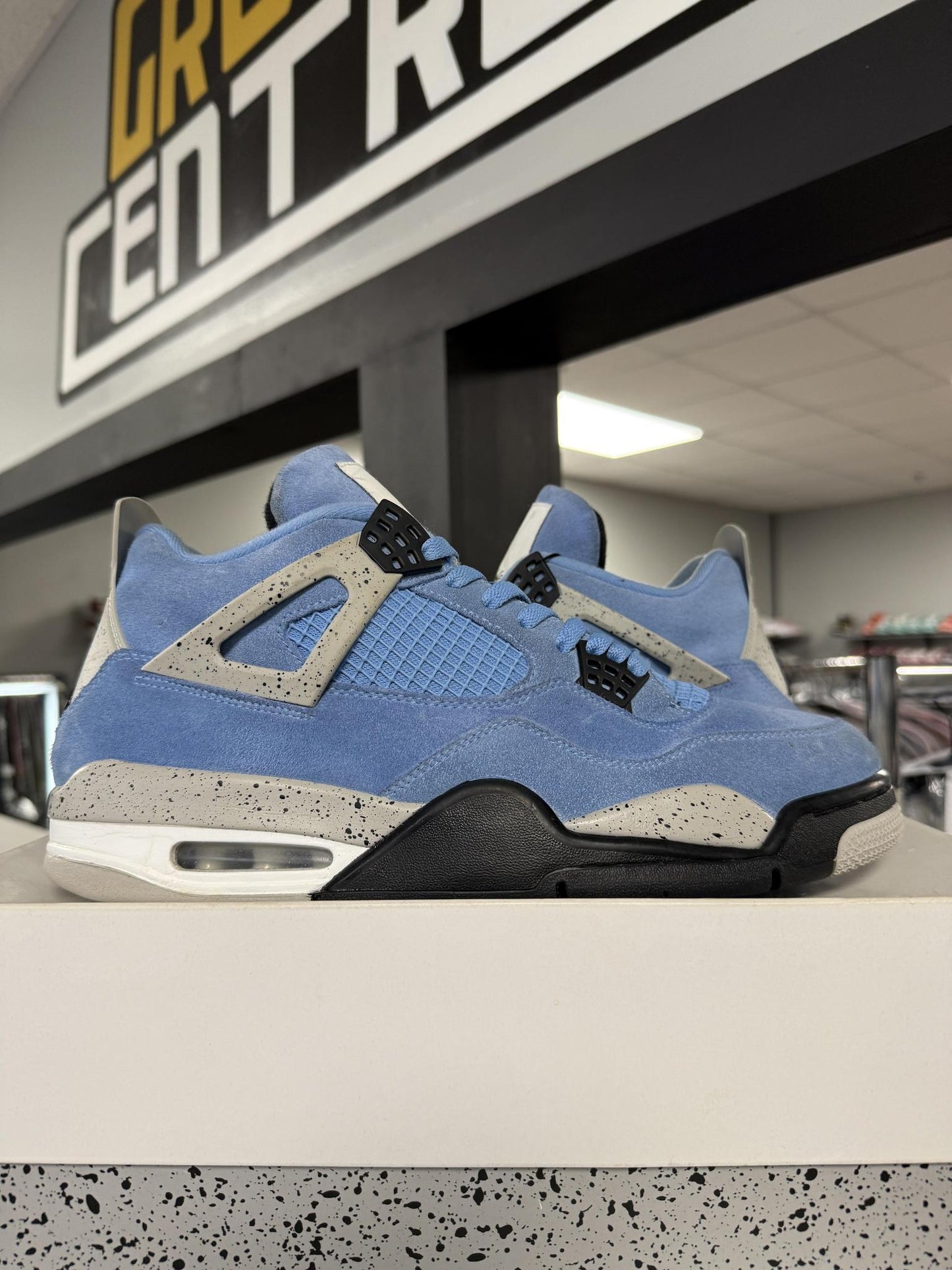 Jordan 4 "University Blue" Used Size 12