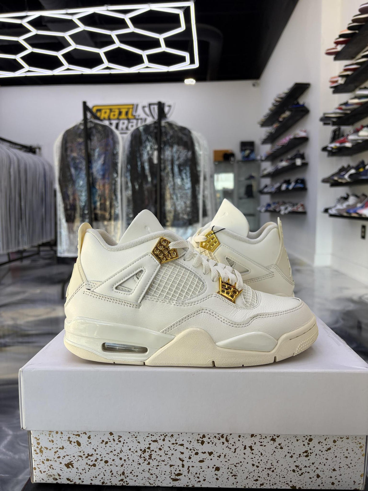 Jordan 4 "Metallic Gold" Used Size 5.5Y/7W