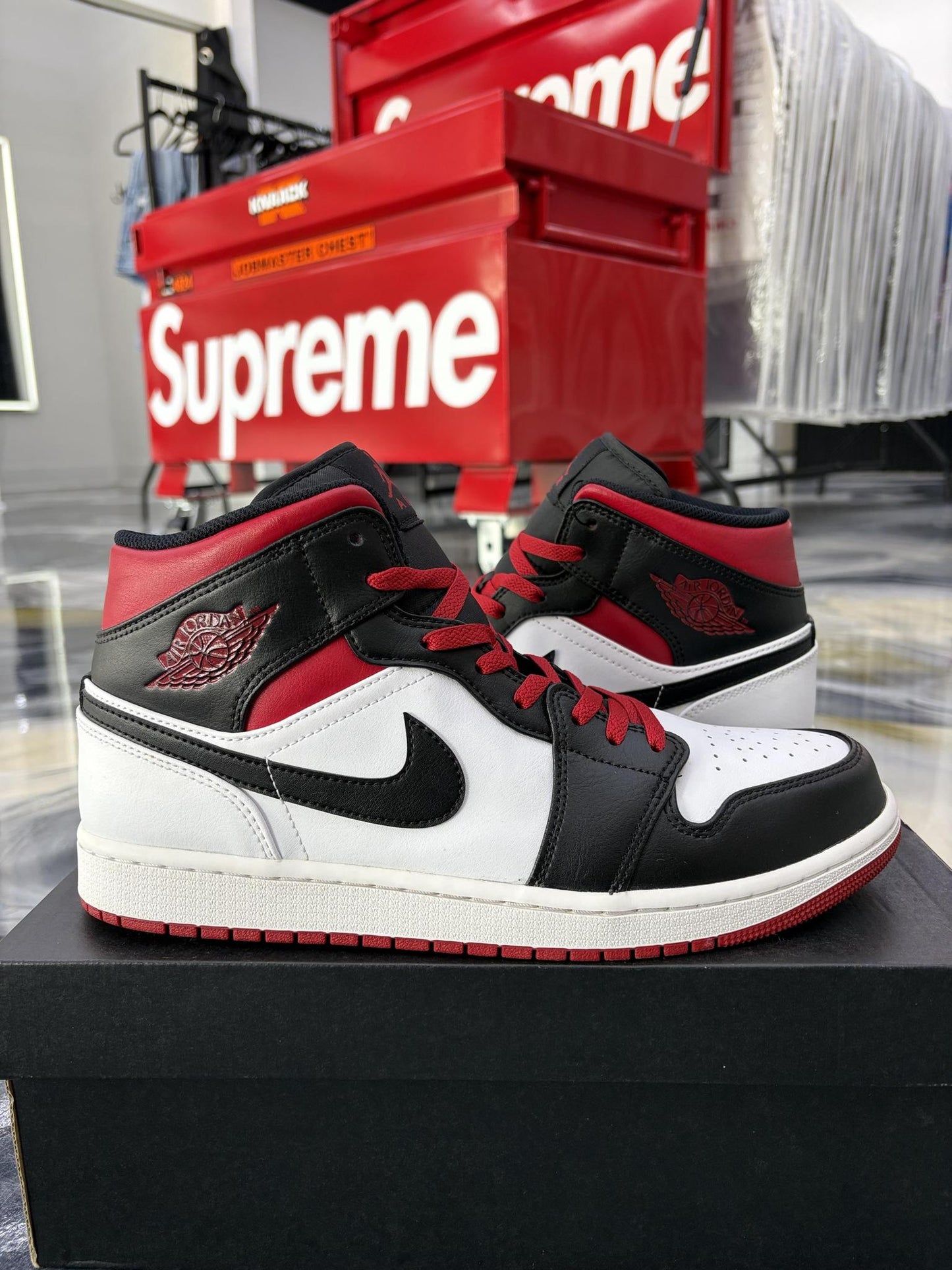 Jordan 1 Mid "Gym Red" Used Size 11