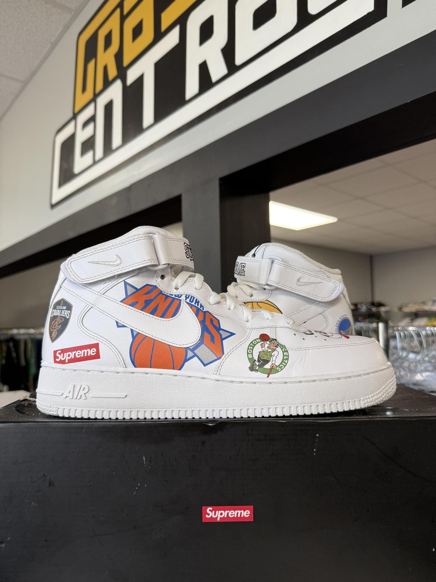 Nike AF1 Mid x Supreme "White" Used Size 12