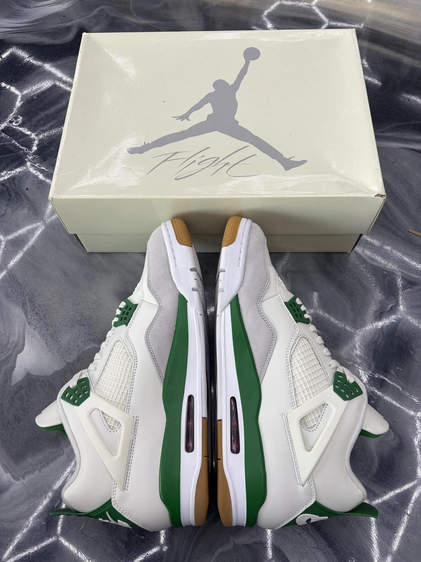 Jordan 4 SB "Pine Green" Used Size 13