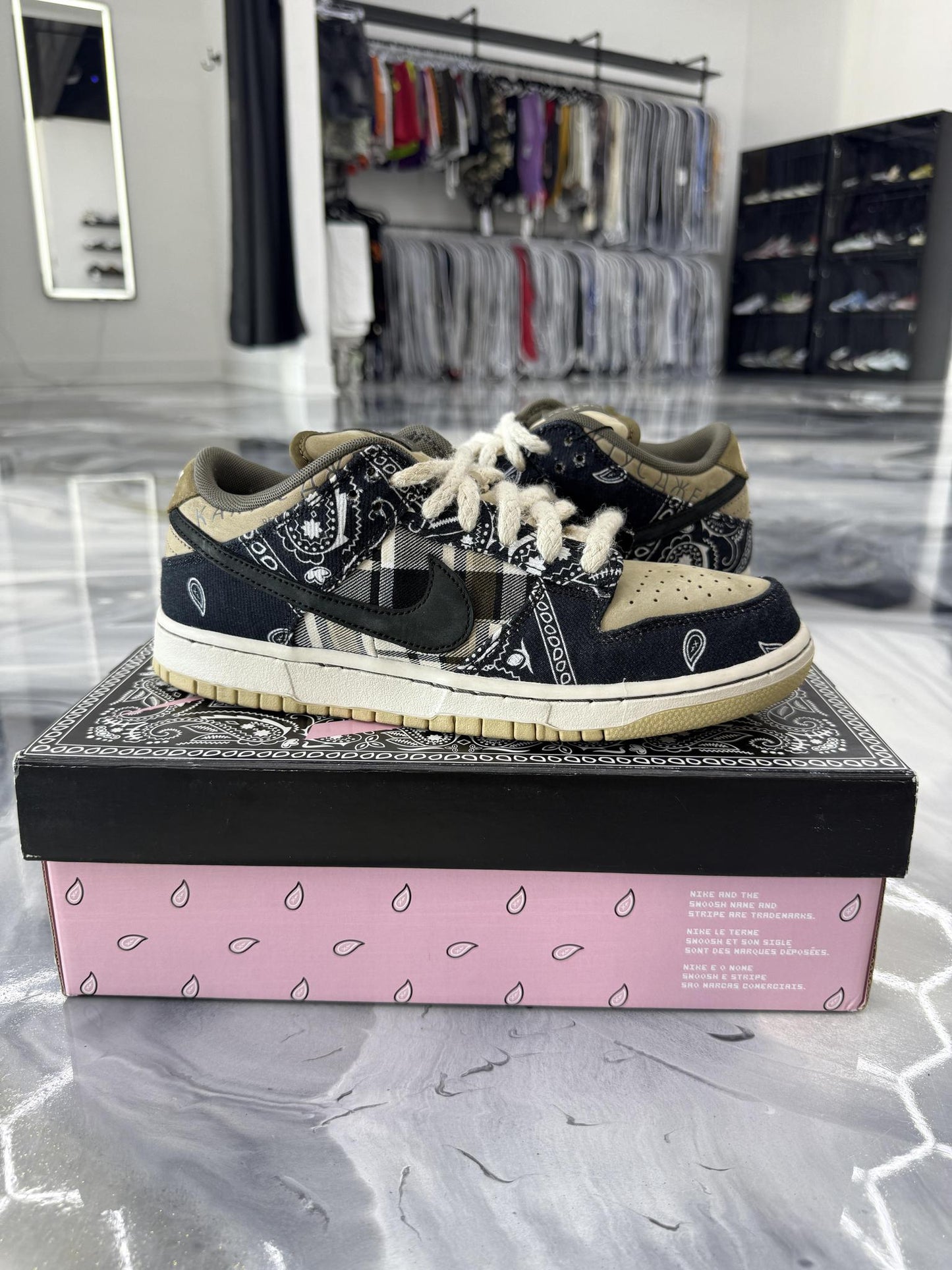 Nike SB Dunk Low X Travis Scott "Black/Parachute Beige" Used Special Box Size 8.5