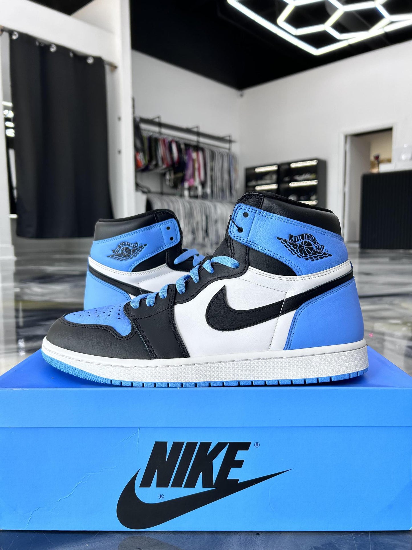 Jordan 1 "UNC Toe" Used Size 11.5