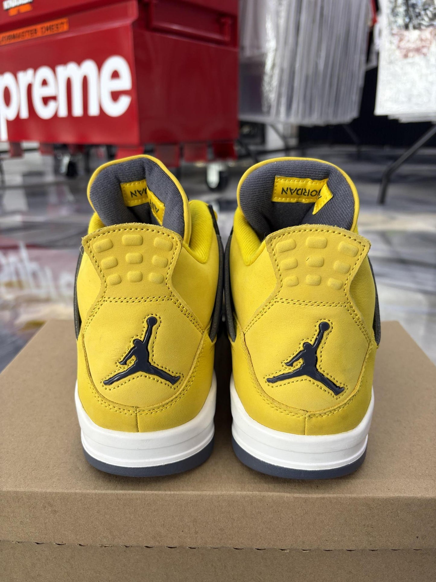 Jordan 4 "Lightning" Used Size 10.5