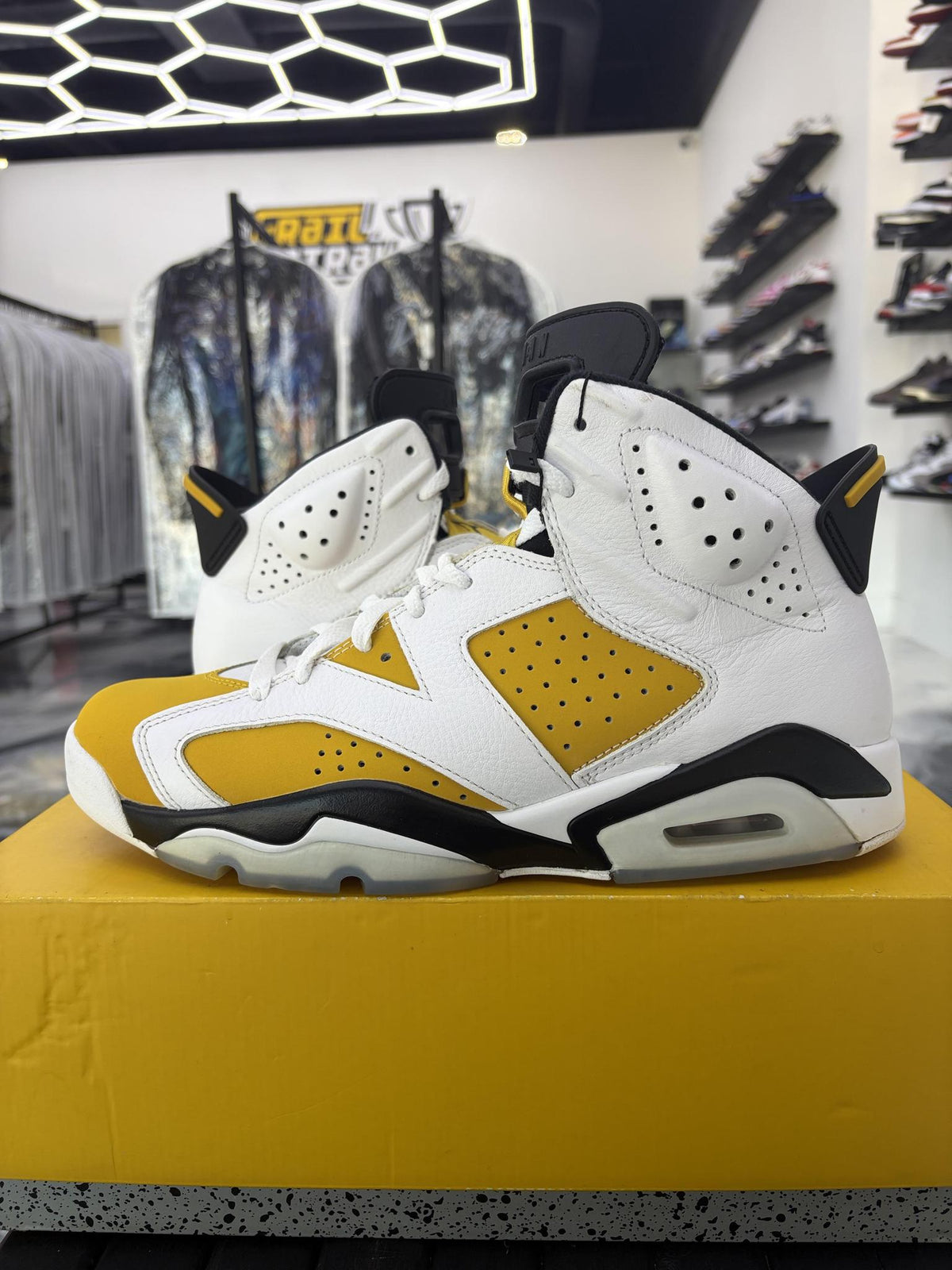 Jordan 6 "Yellow Ochre" Used Size 10.5