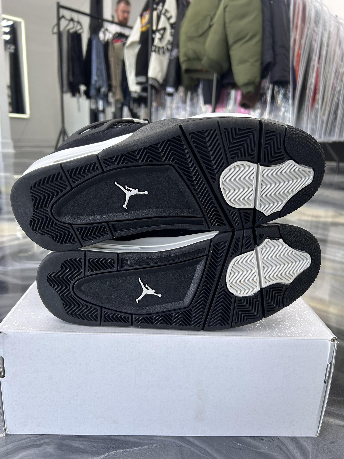 Jorda 4 "White Thunder" Used Size 10