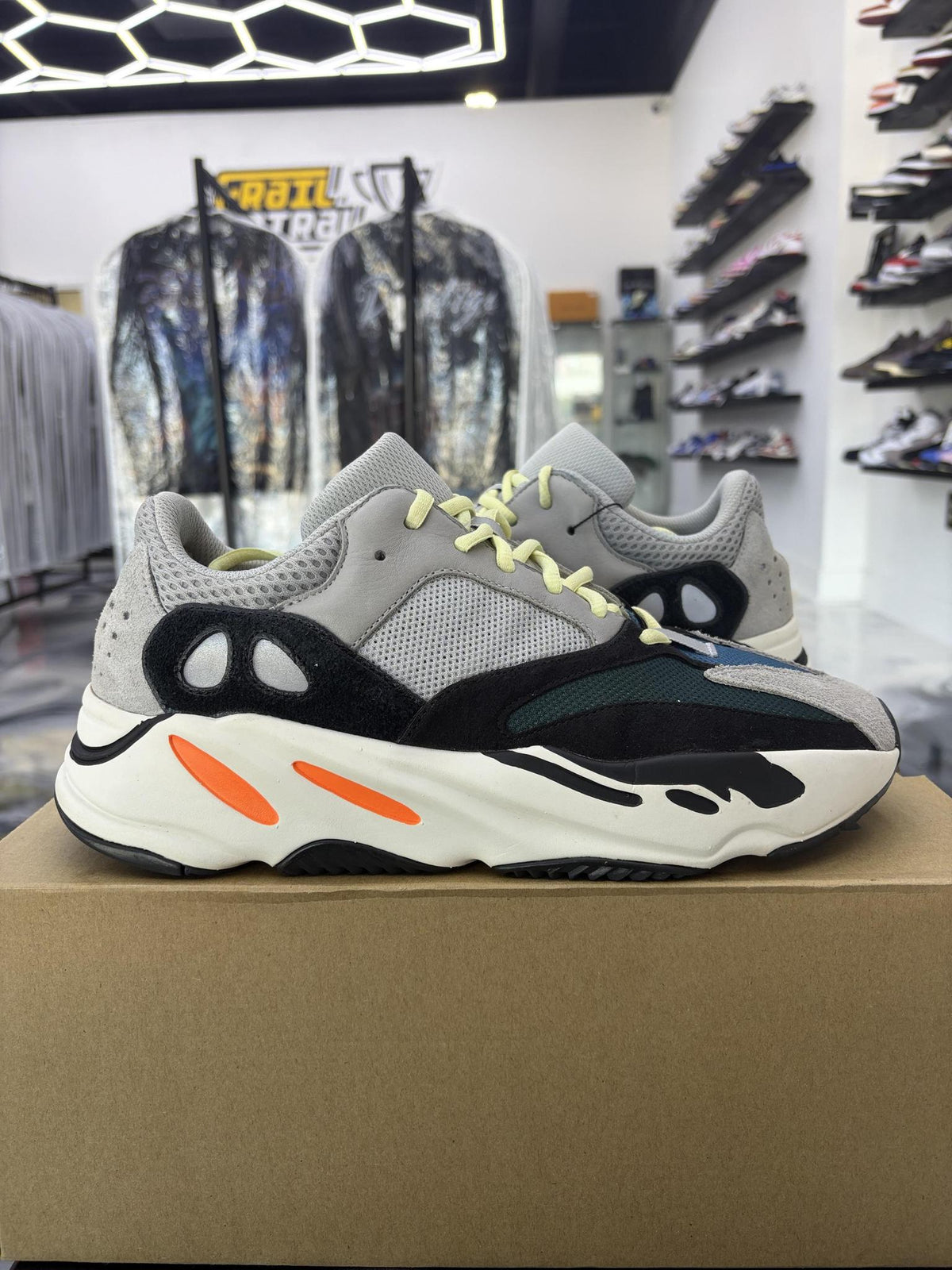 Yeezy 700 "Wave Runner" Used Size 10