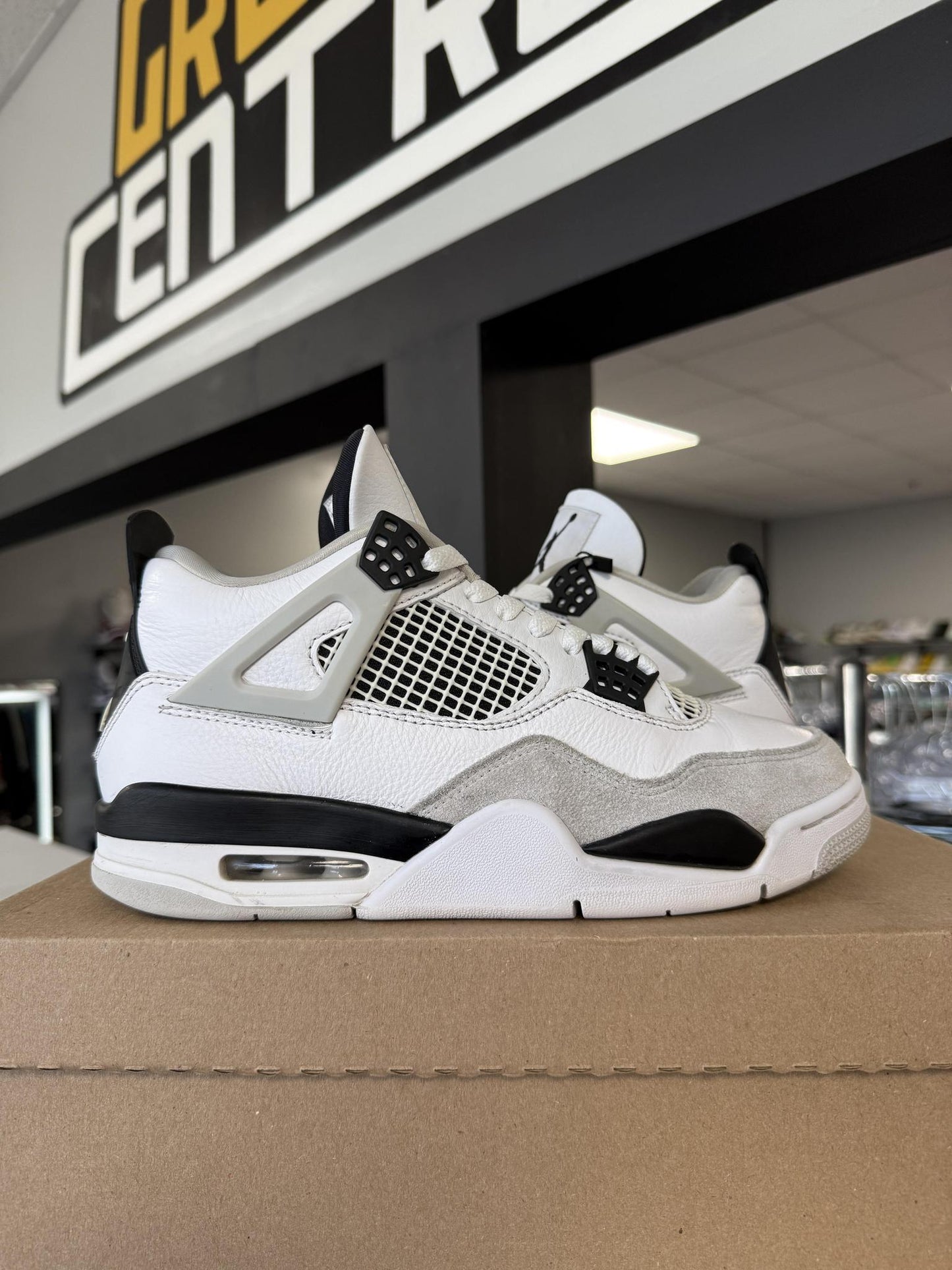Jordan 4 "Military Black" Used Size 7.5