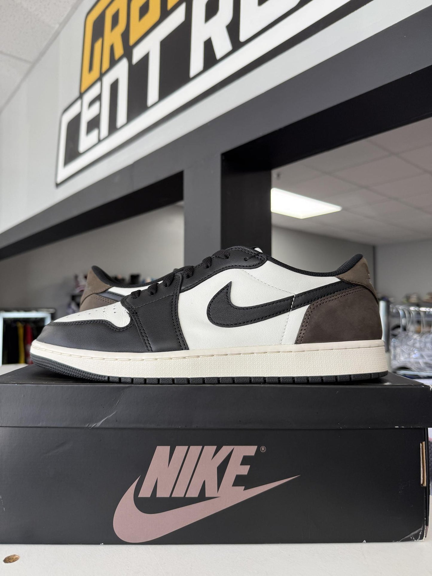 Jordan 1 Low "Mocha" Used Size 12