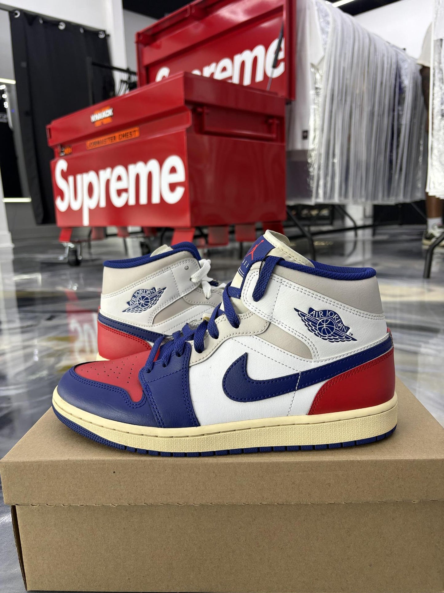 Jordan 1 Mid "Rare Air" Used Size 10