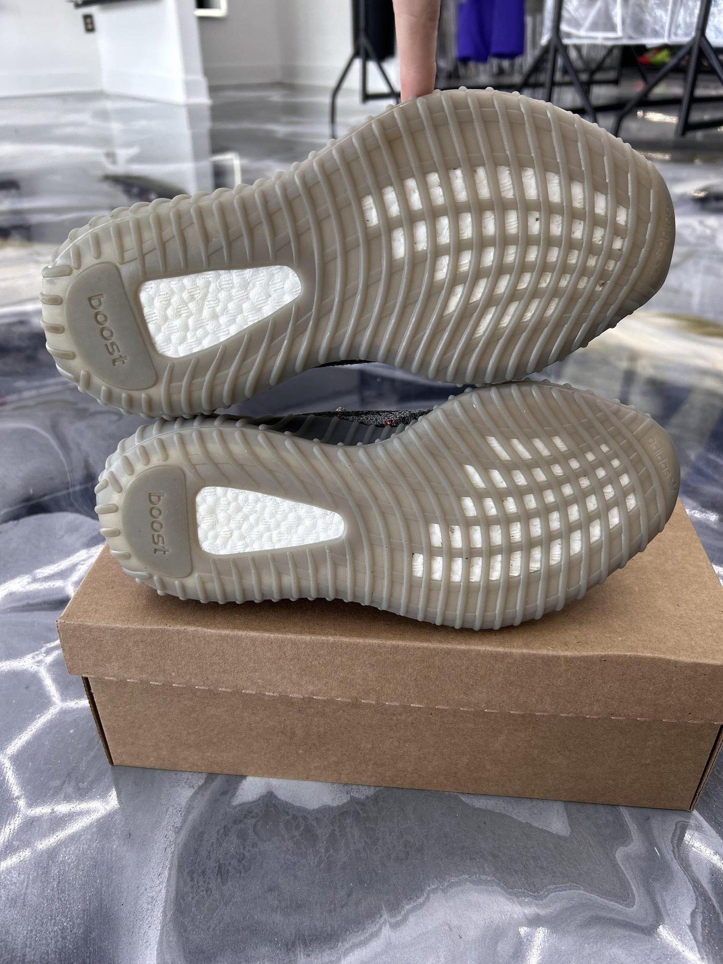 Yeezy 350 V2 "Beluga Reflective" Used Size 8.5