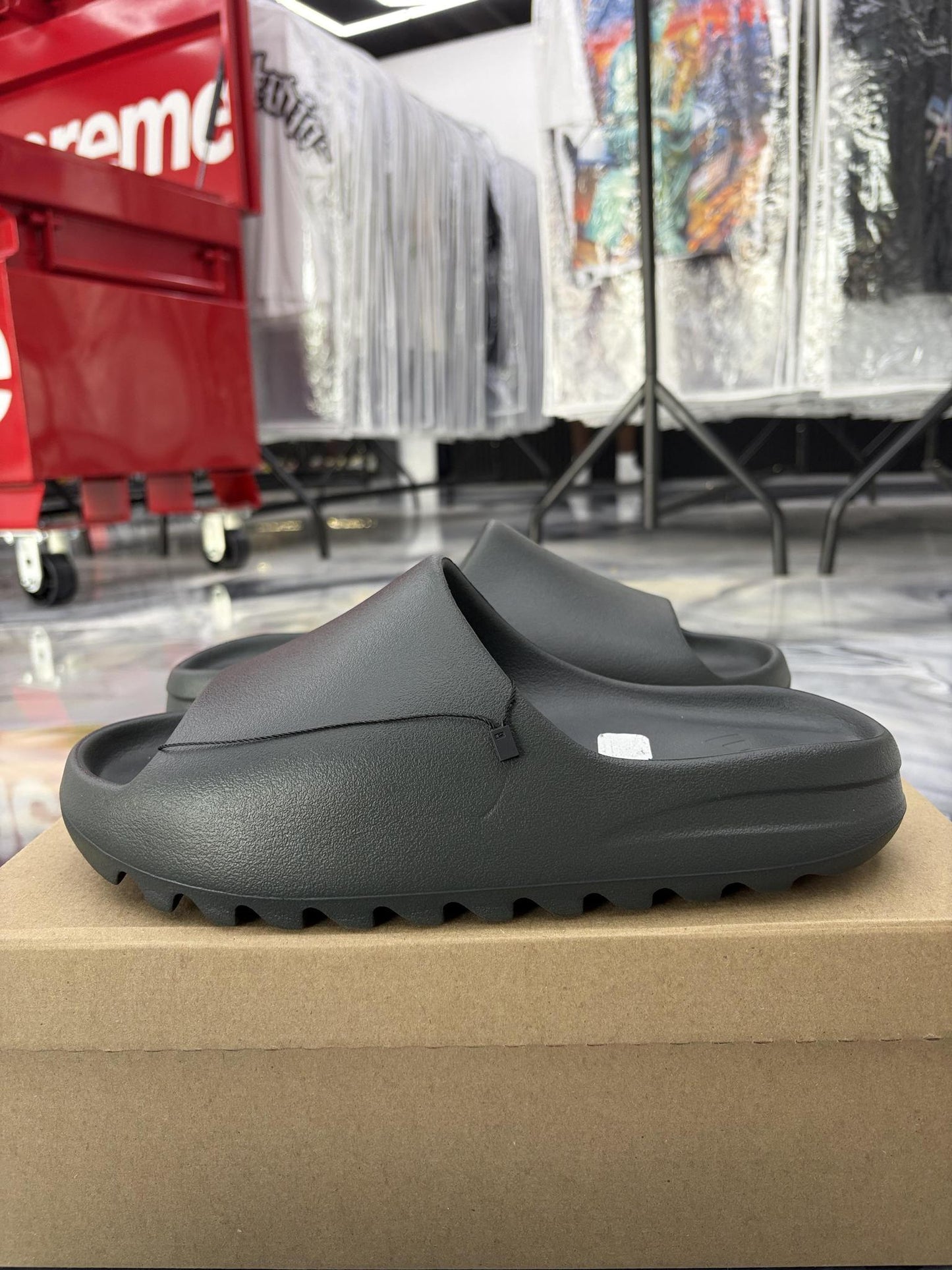 Adidas Yeezy Slide "Onyx" Used Size 11