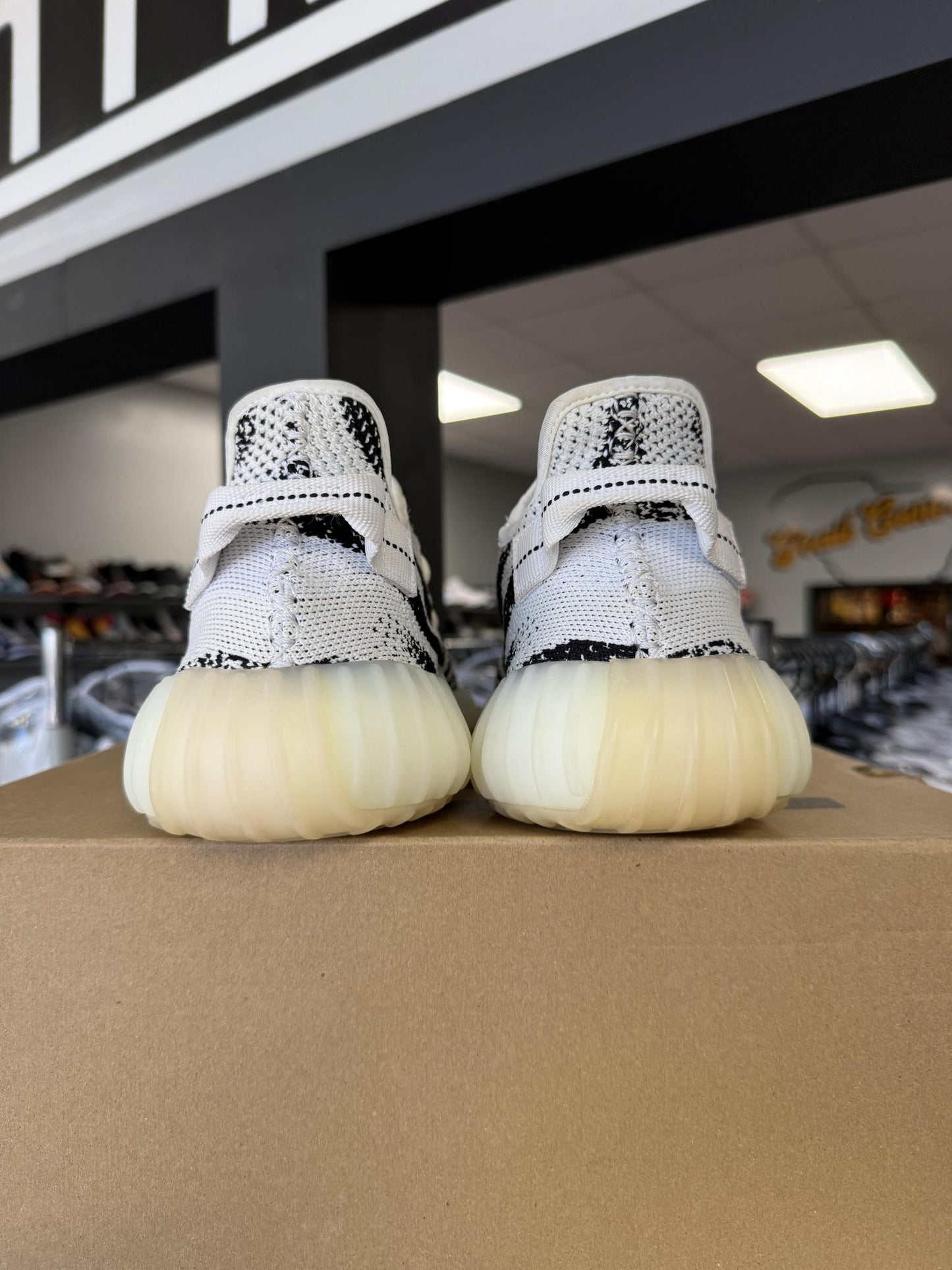 Yeezy 350 V2 "Zebra" Used Size 10.5