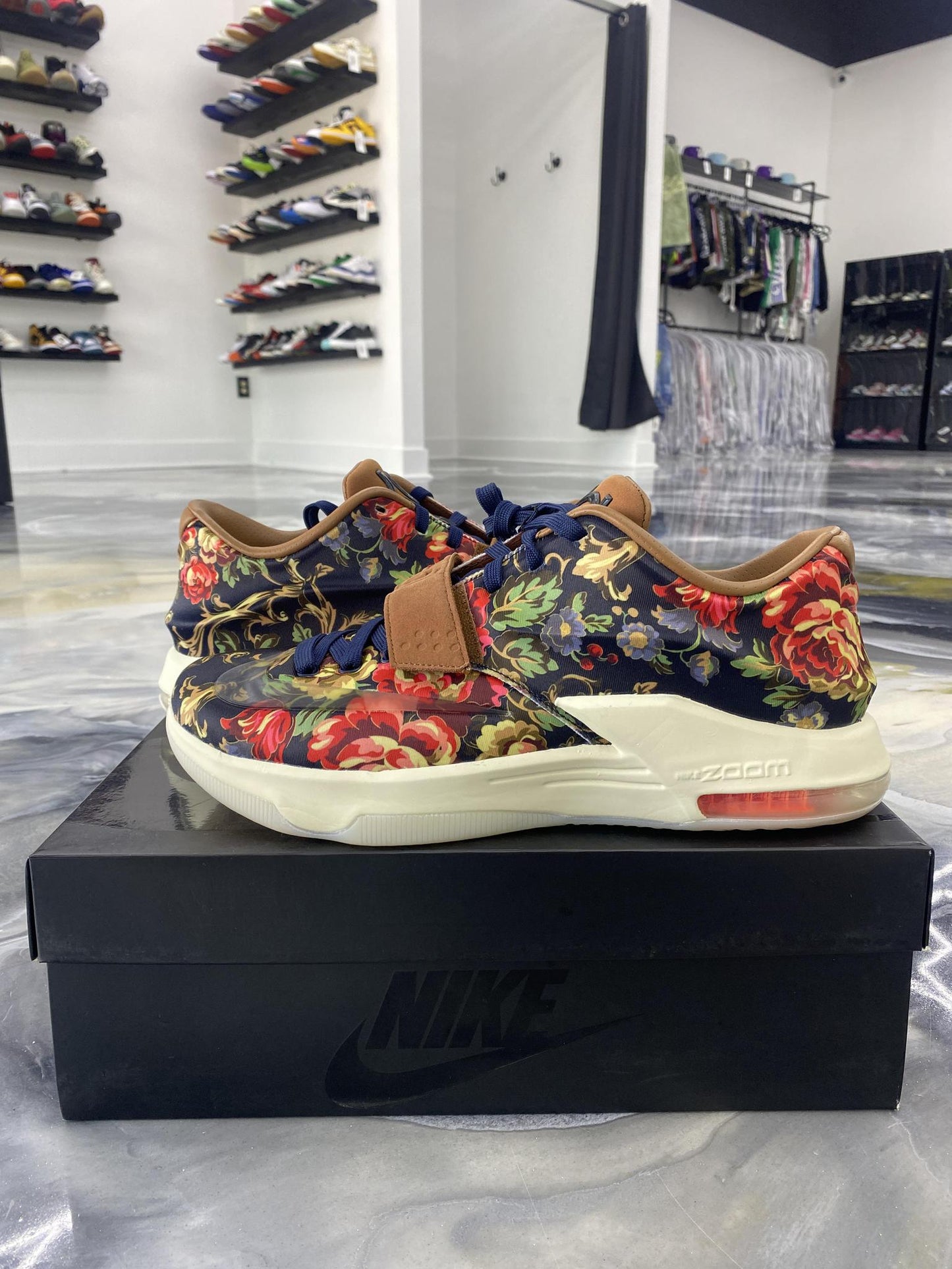 KD VII "Floral" Used Size 11.5