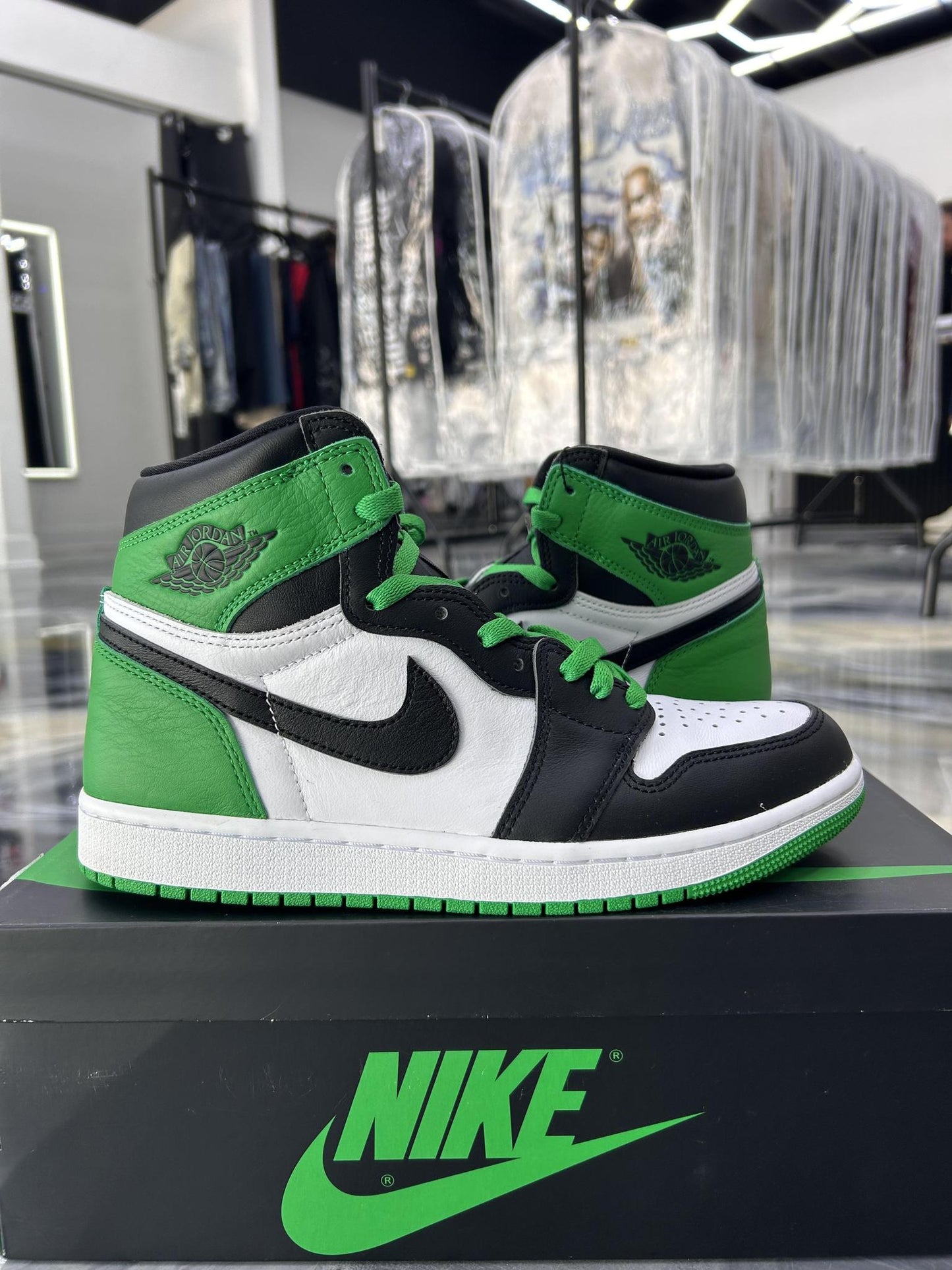 Jordan 1 "Lucky Green" Used Size 9