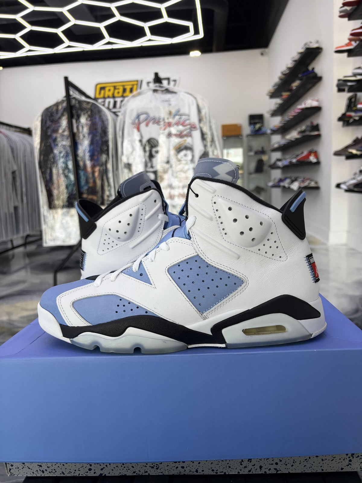Jordan 6 "UNC" Used Size 11