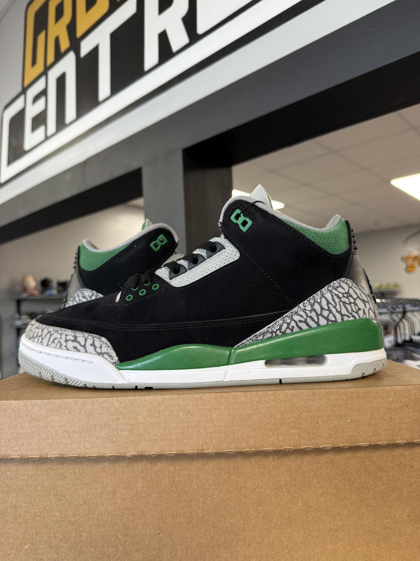 Jordan 3 "Pine Green" Used Size 11
