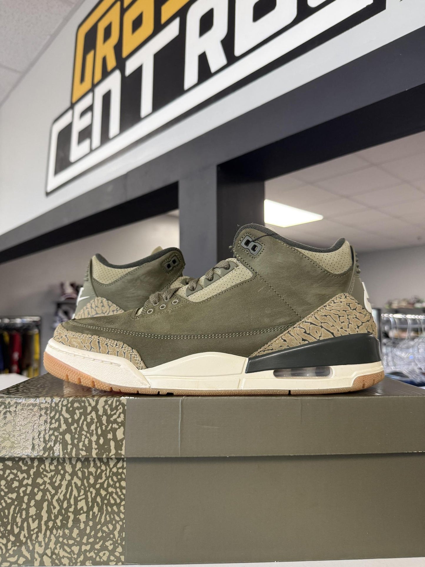 Jordan 3 "Family Affair" Used Size 9.5